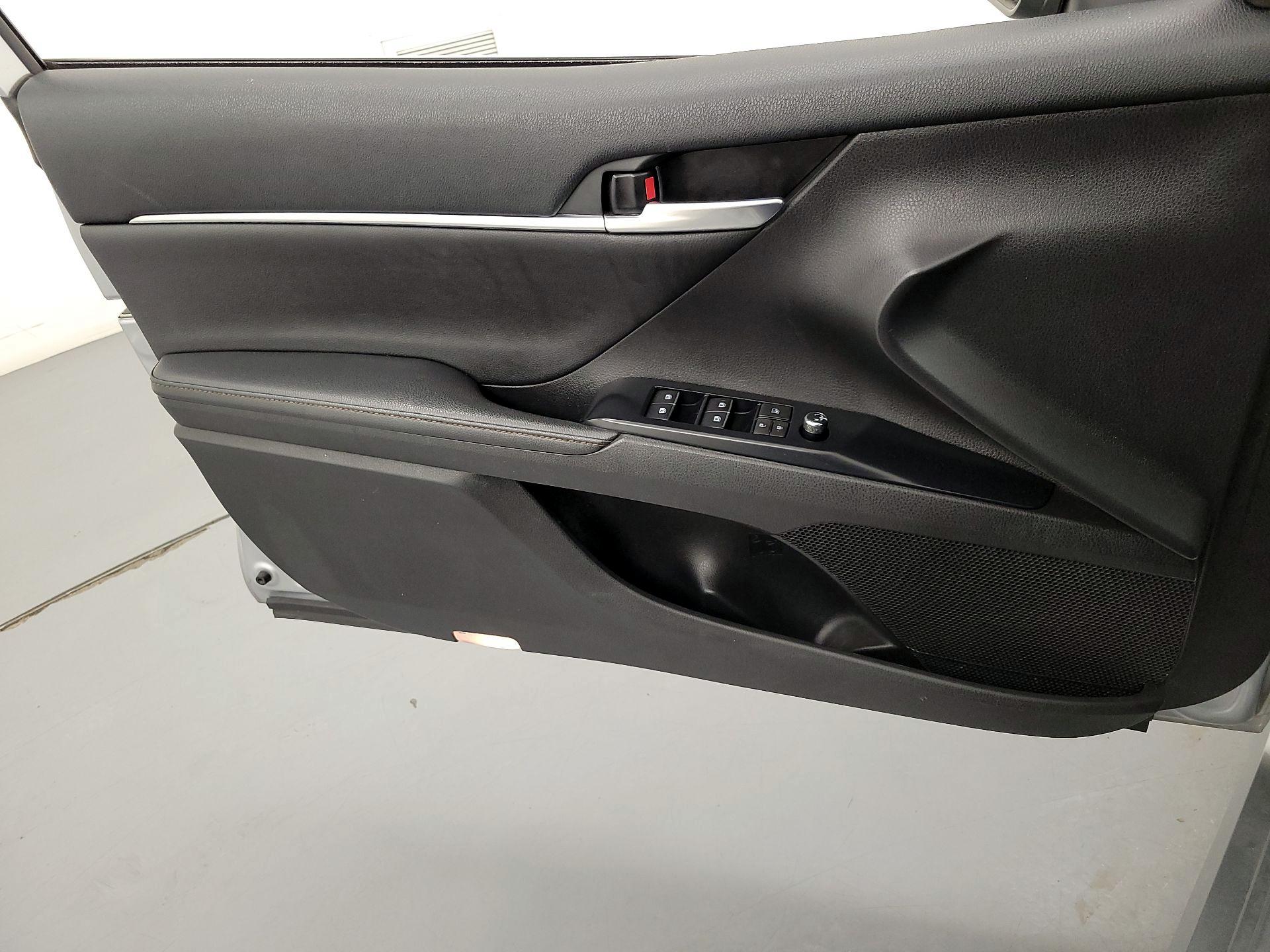 Thumbnail: 2020 Toyota Camry - 12