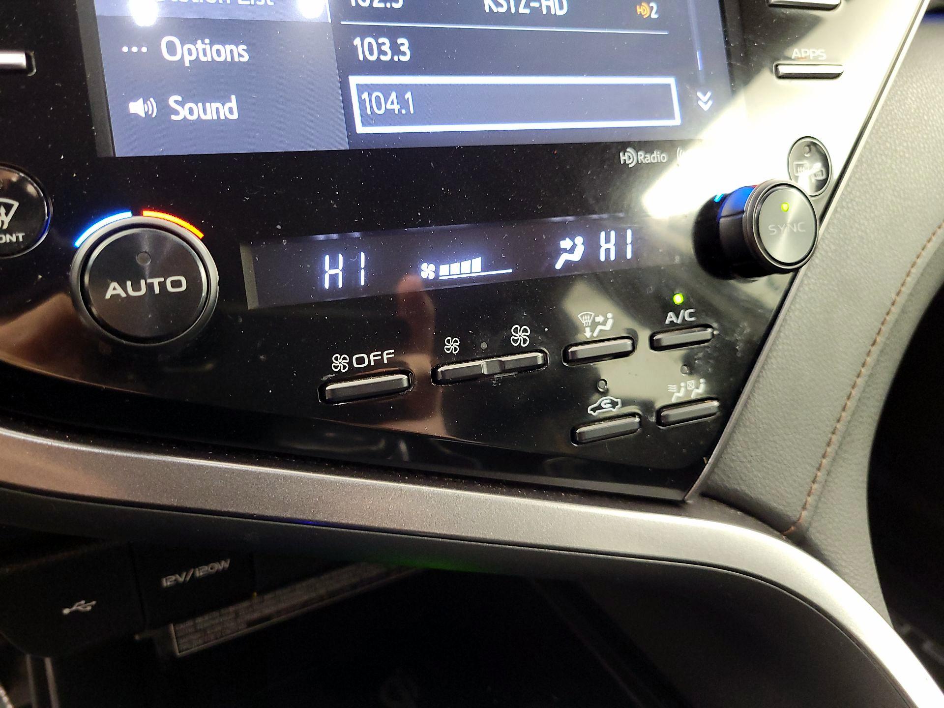 Thumbnail: 2020 Toyota Camry - 16