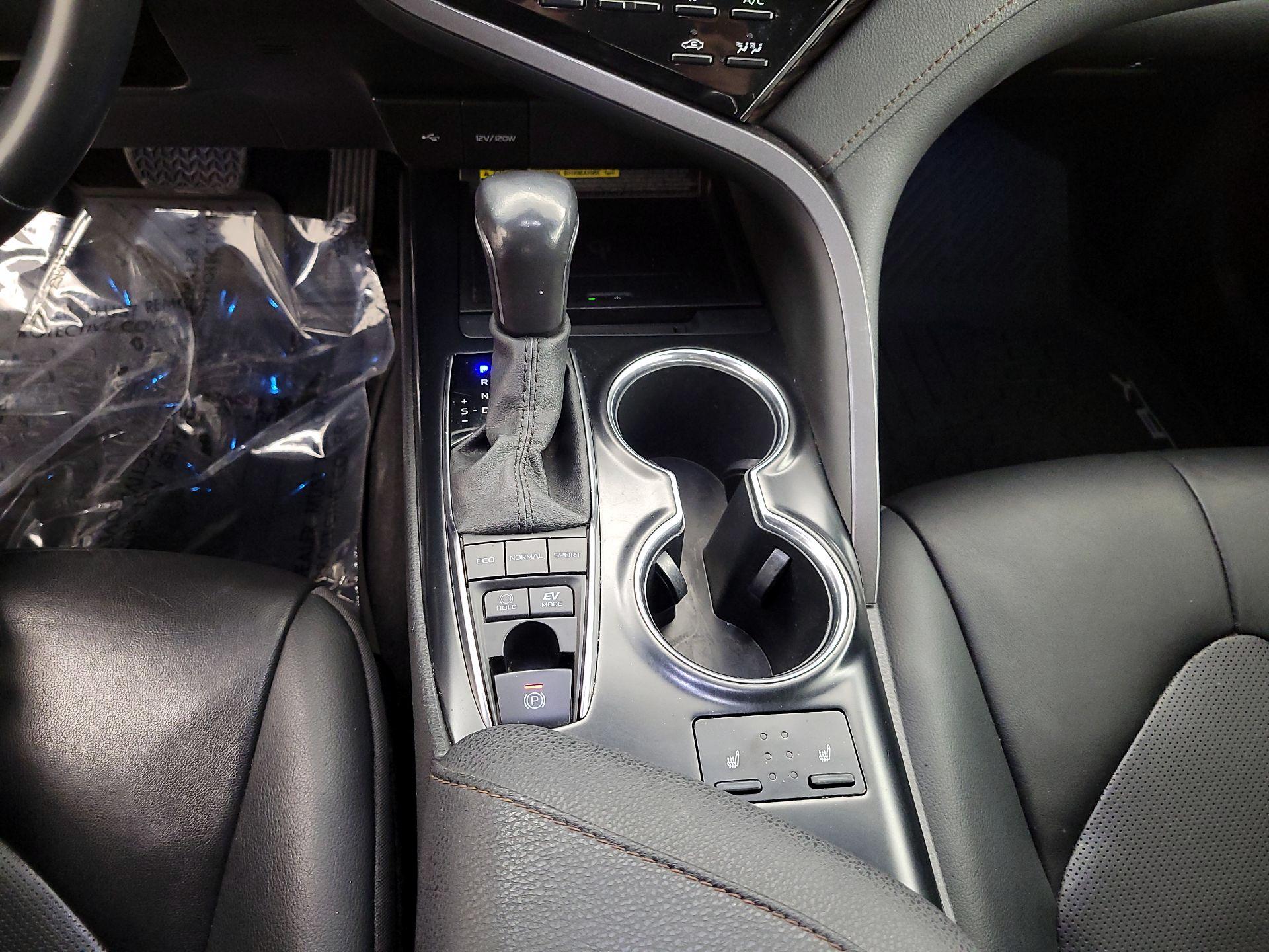 Thumbnail: 2020 Toyota Camry - 17