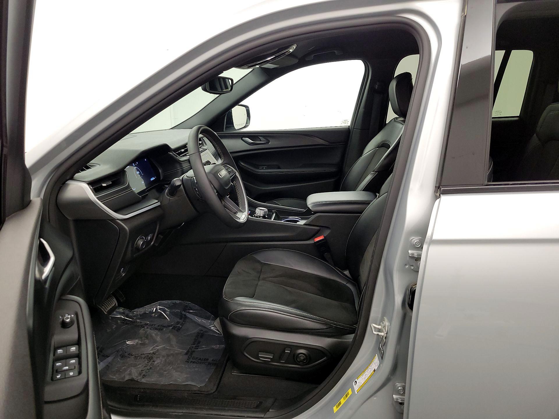 Thumbnail: 2024 Jeep Grand Cherokee - 11