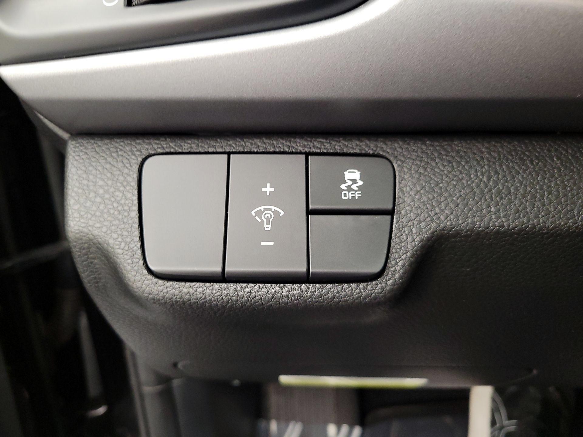 Thumbnail: 2021 Kia Rio5 - 13