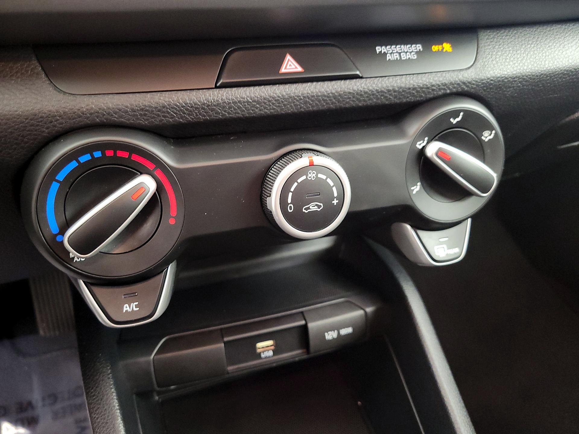 Thumbnail: 2021 Kia Rio5 - 16