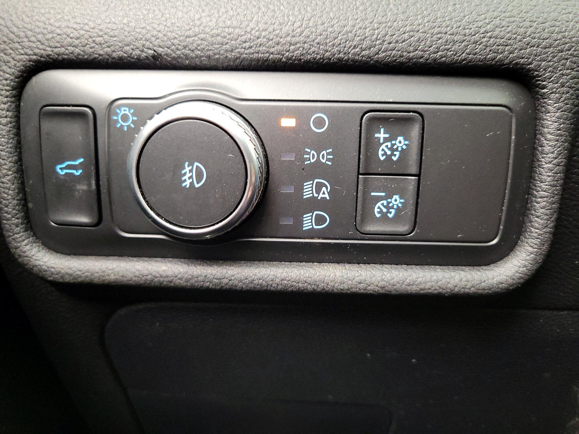 Thumbnail: 2020 Ford Explorer - 13