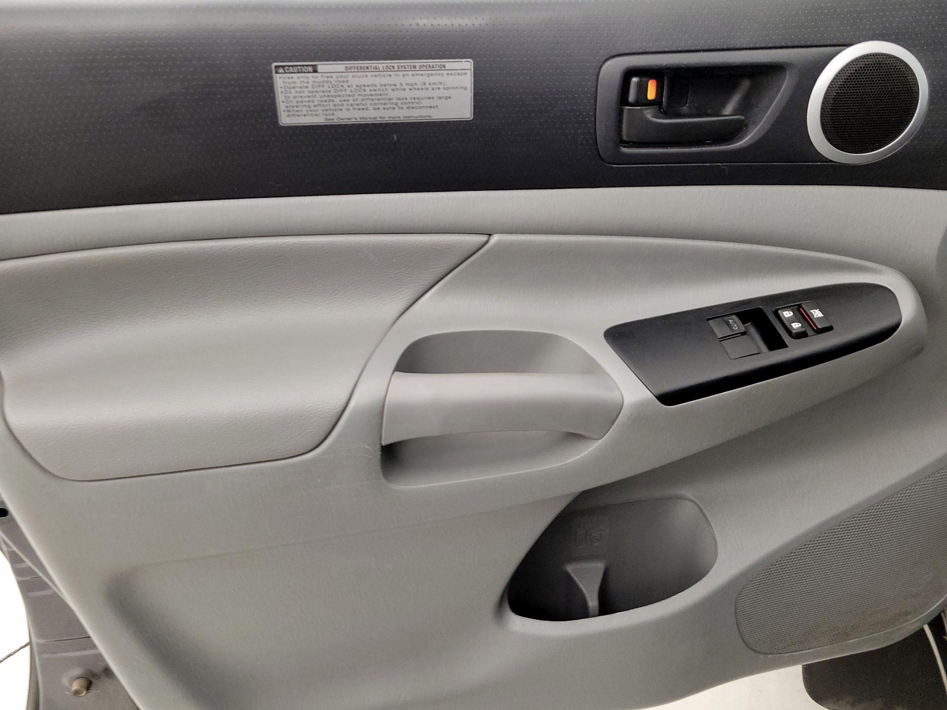 Thumbnail: 2014 Toyota Tacoma - 12