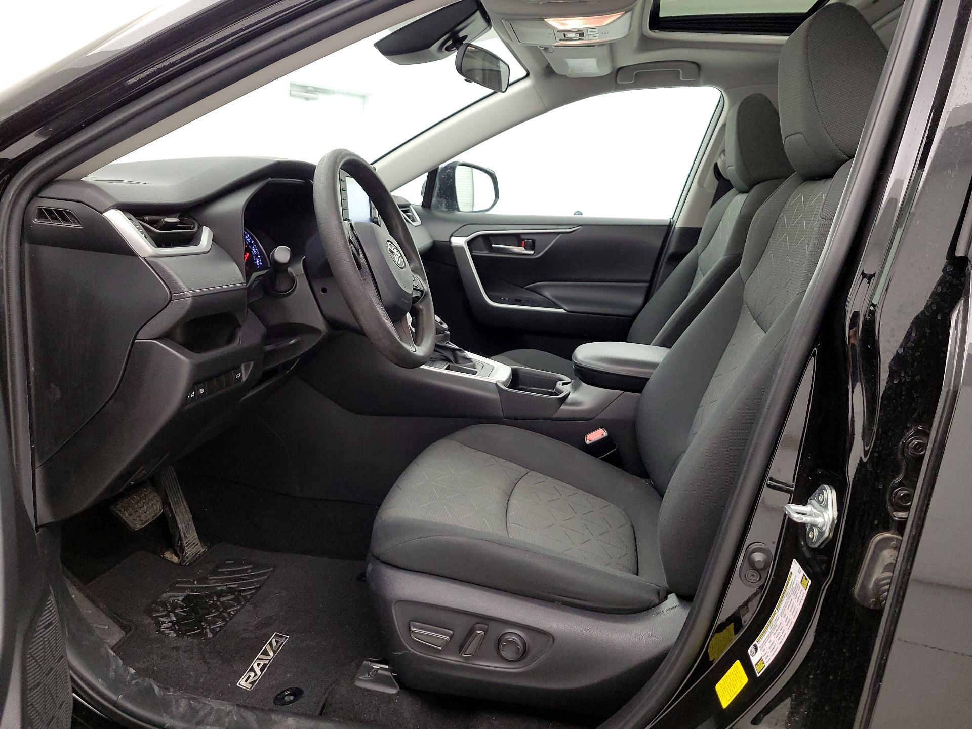 Thumbnail: 2021 Toyota RAV4 - 11