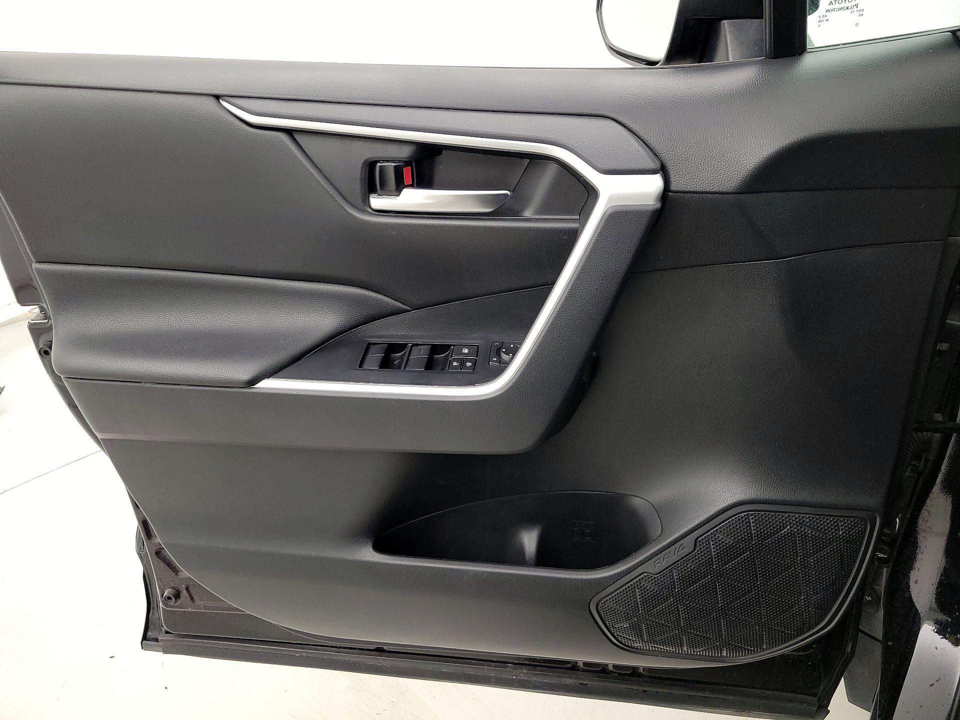 Thumbnail: 2021 Toyota RAV4 - 12