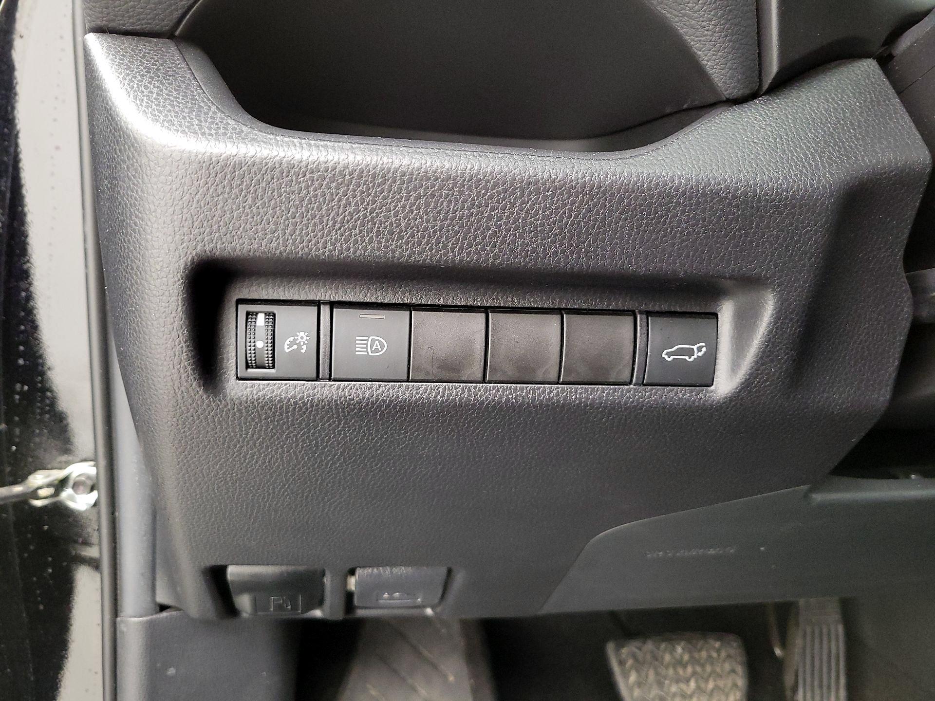 Thumbnail: 2021 Toyota RAV4 - 13