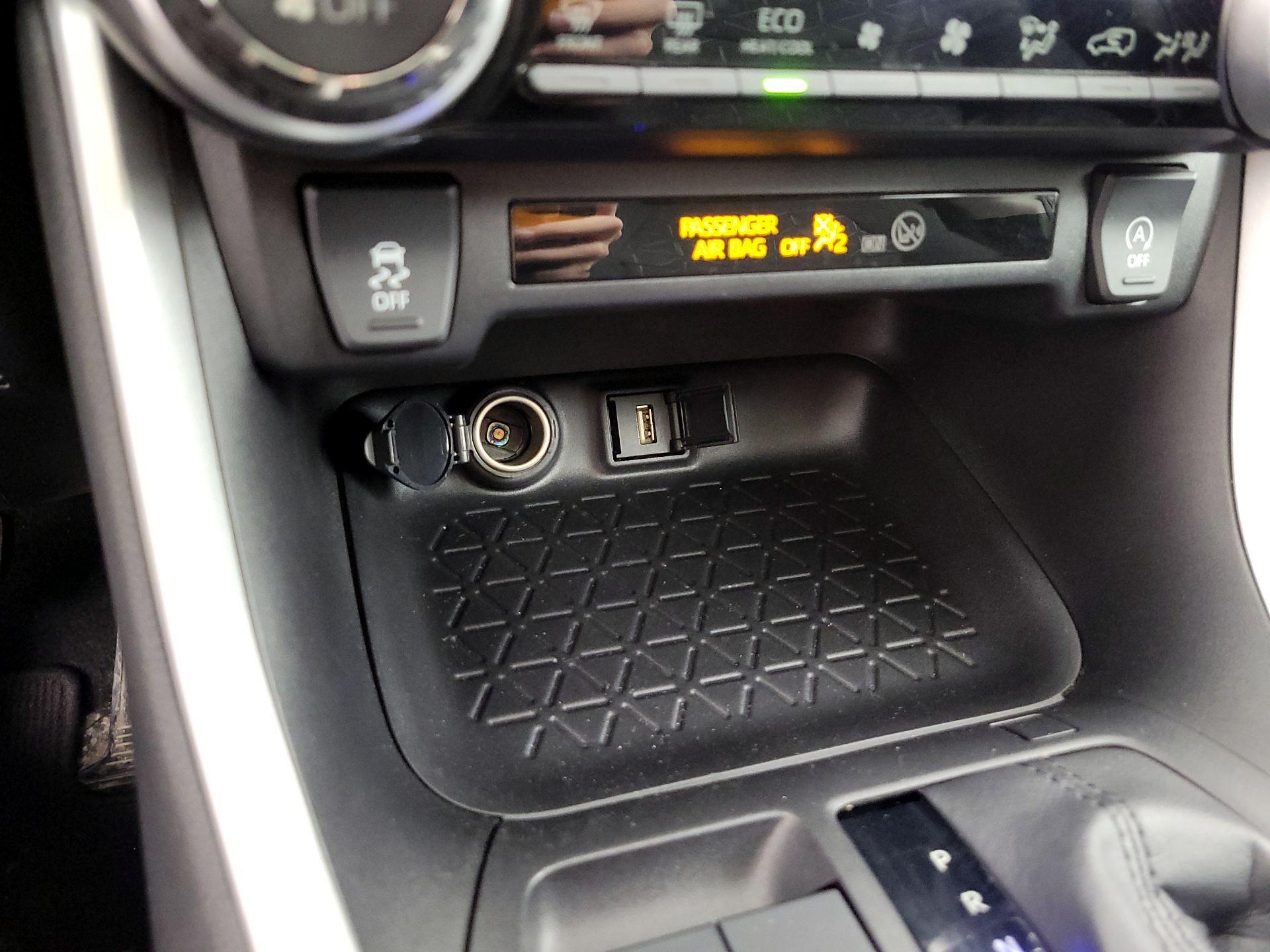 Thumbnail: 2021 Toyota RAV4 - 19