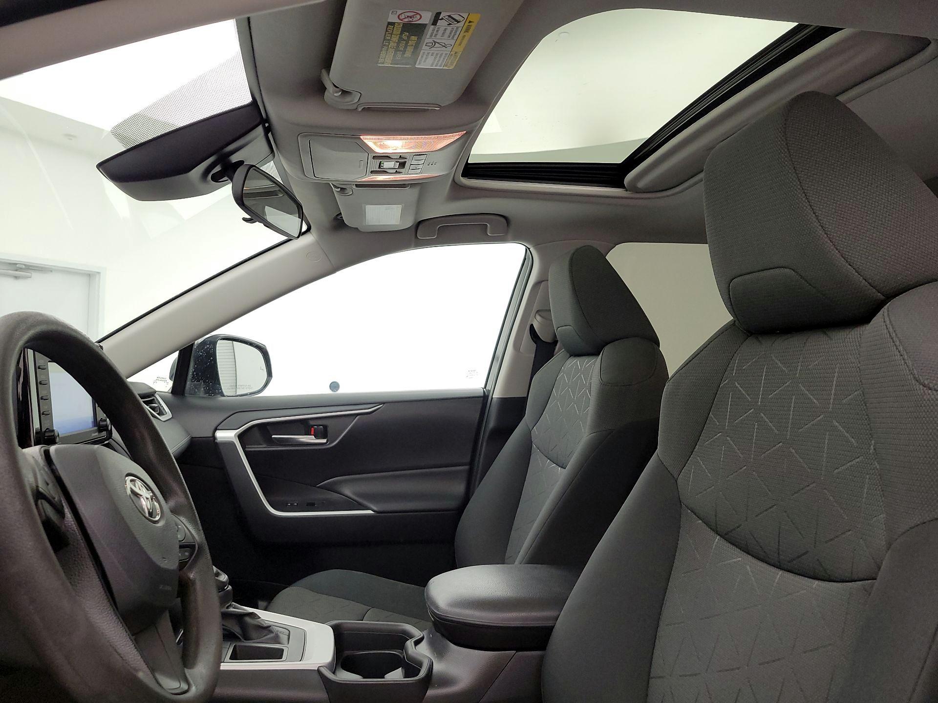 Thumbnail: 2021 Toyota RAV4 - 20