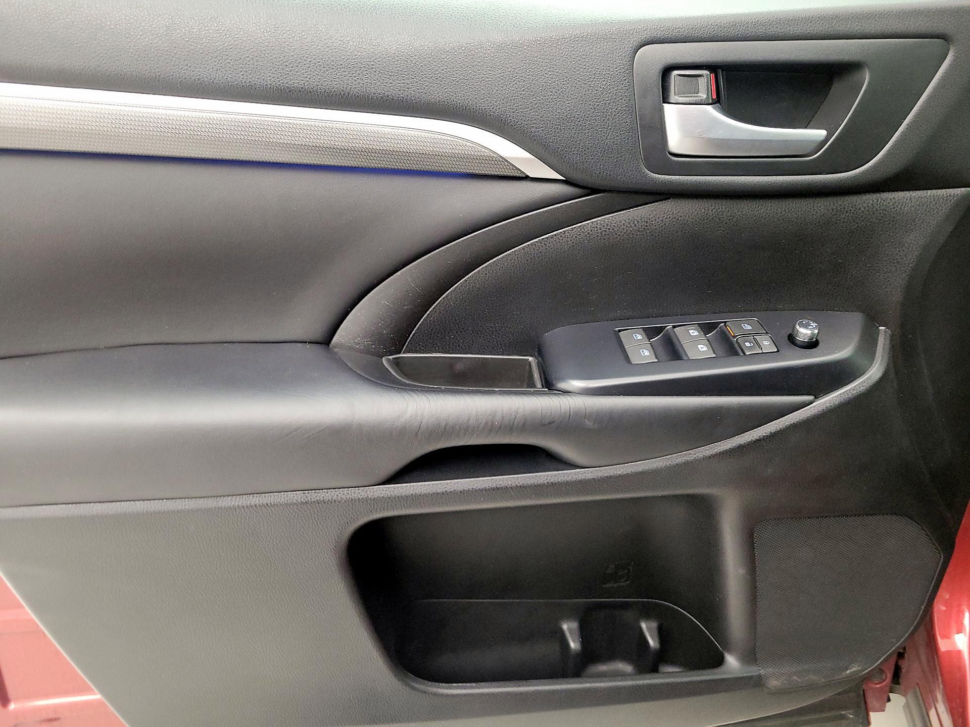 Thumbnail: 2018 Toyota Highlander - 12