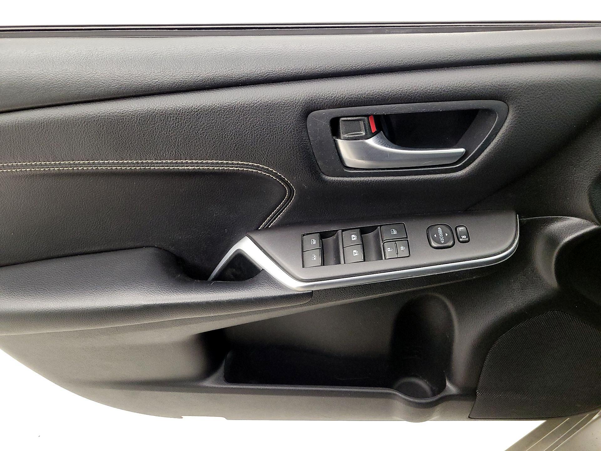 Thumbnail: 2017 Toyota Camry - 12