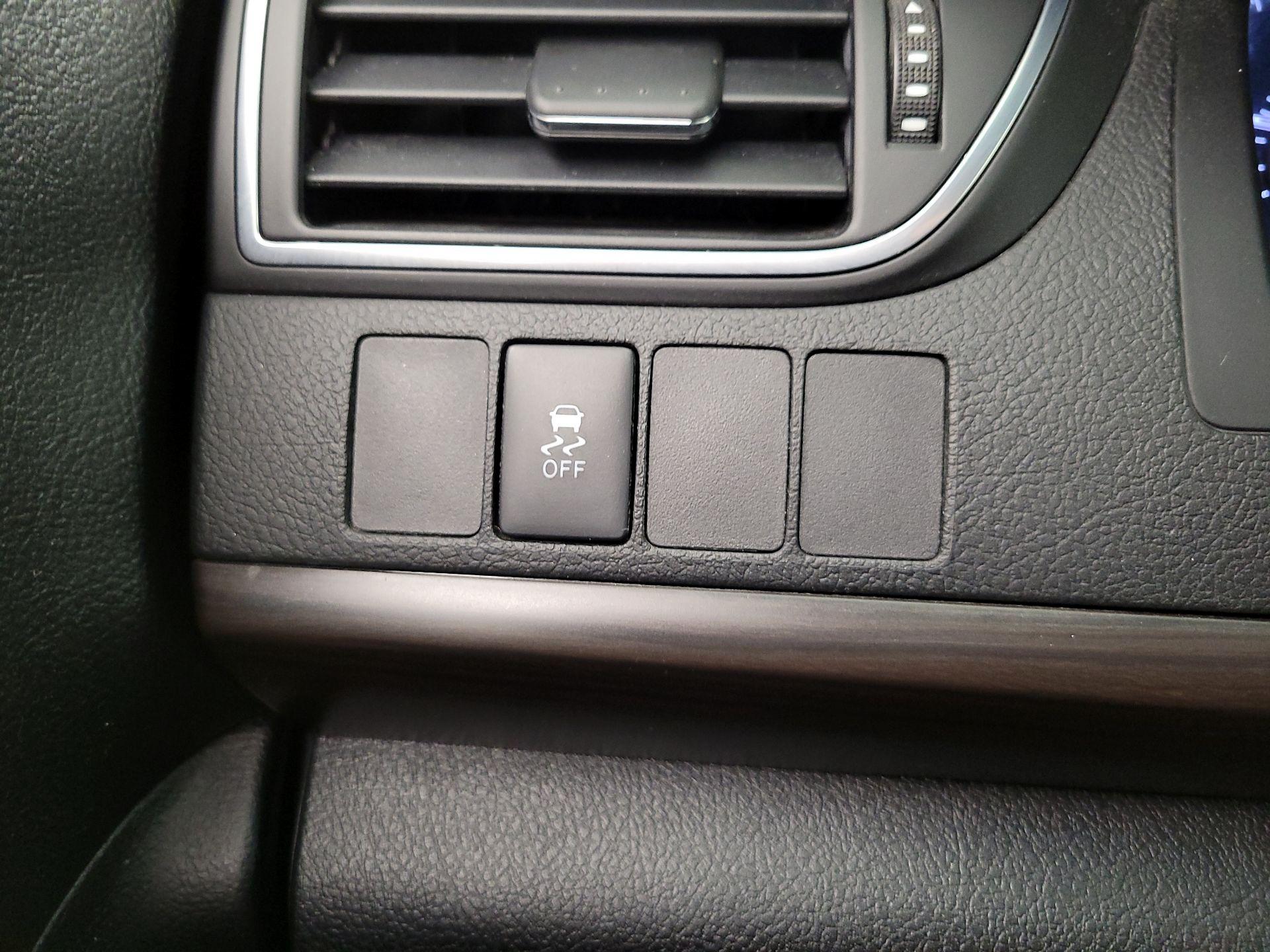 Thumbnail: 2017 Toyota Camry - 13