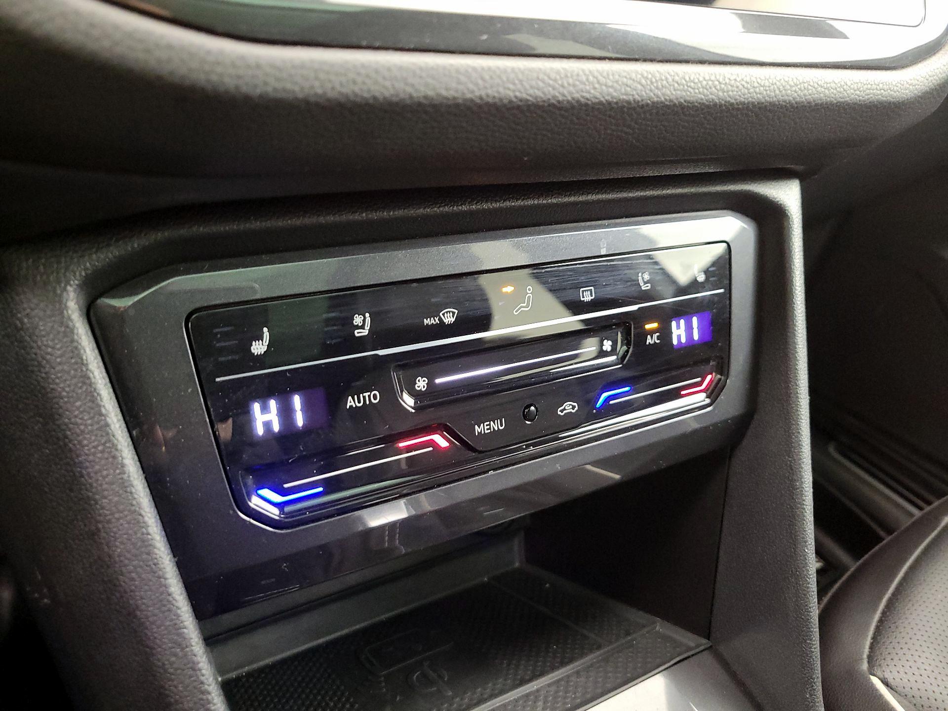 Thumbnail: 2023 Volkswagen Tiguan - 17