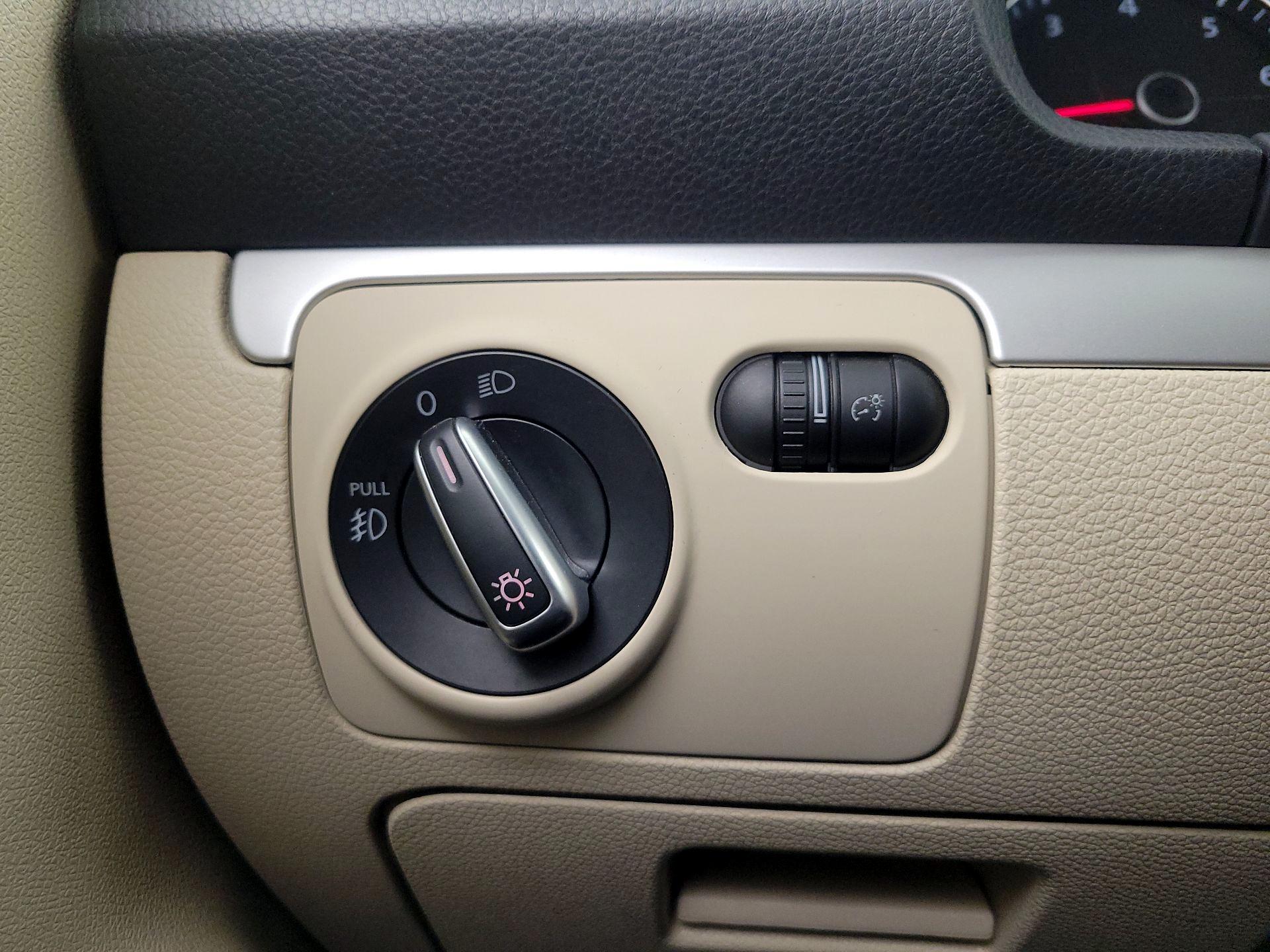 Thumbnail: 2015 Volkswagen Eos - 13