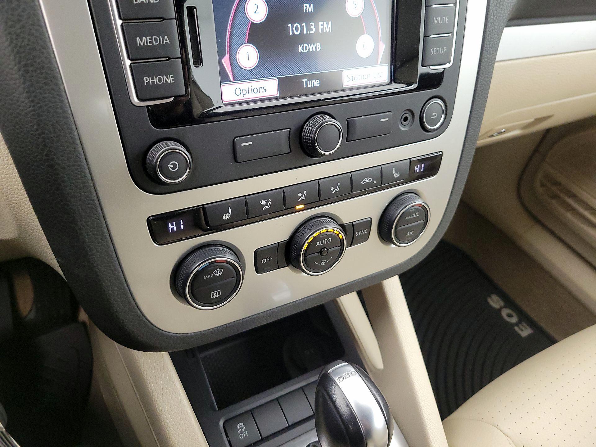 Thumbnail: 2015 Volkswagen Eos - 16