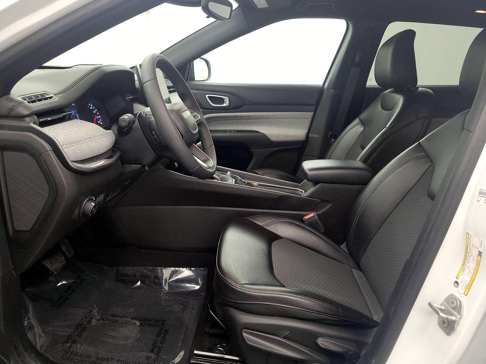 Thumbnail: 2023 Jeep Compass - 11