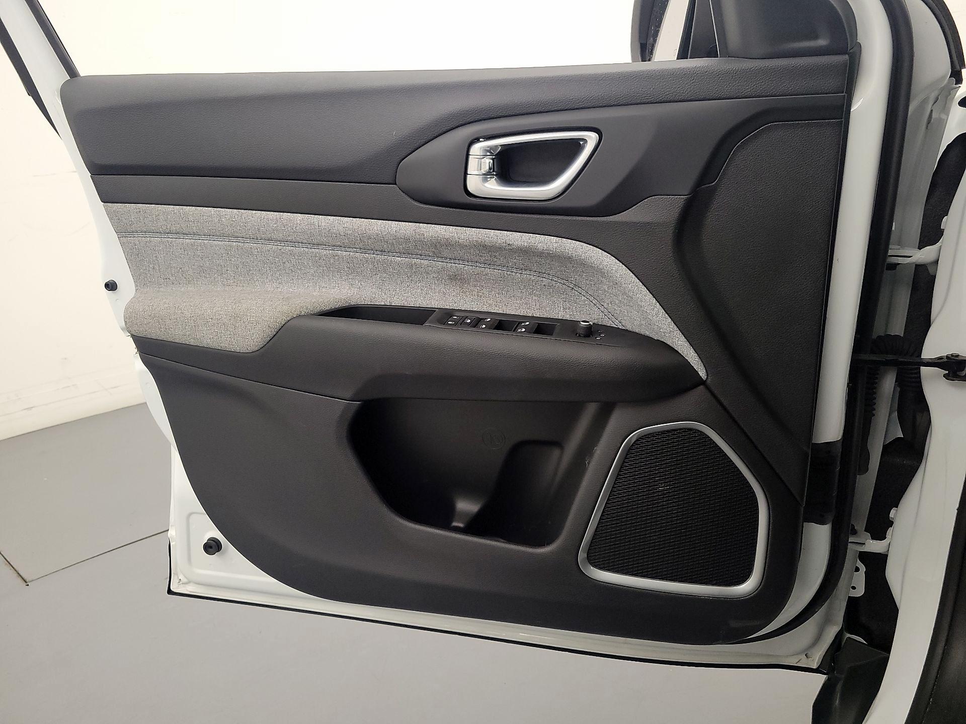 Thumbnail: 2023 Jeep Compass - 12