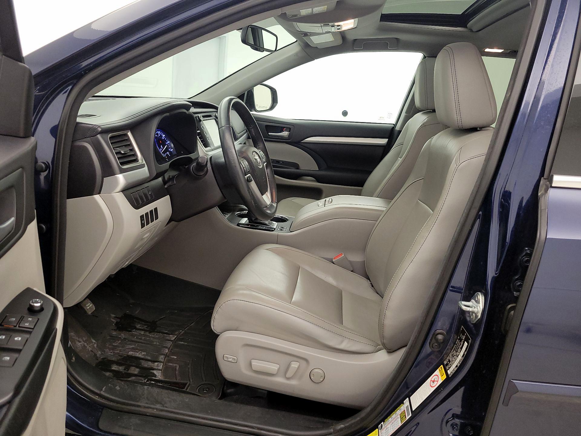 Thumbnail: 2016 Toyota Highlander - 11