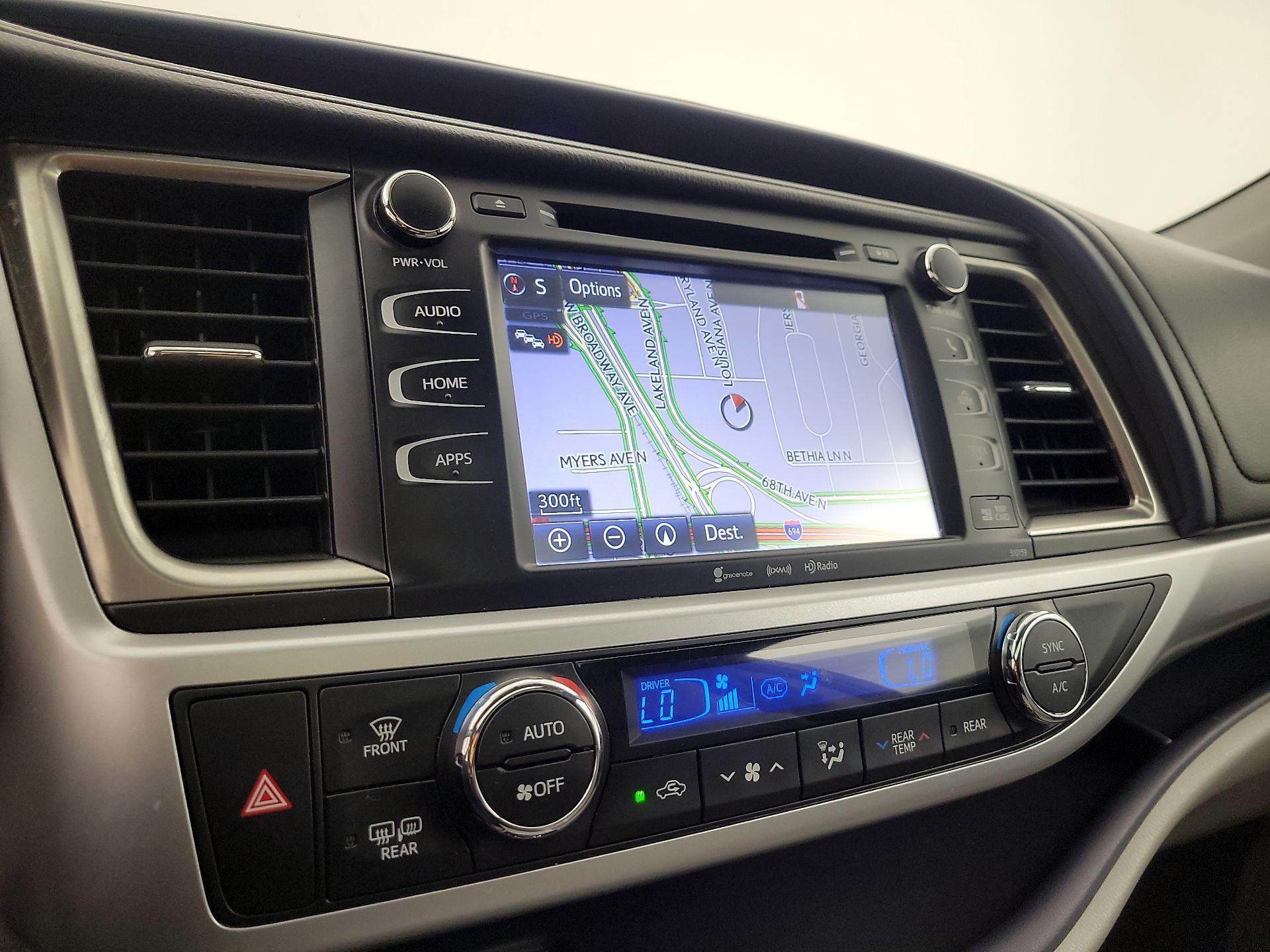 Thumbnail: 2016 Toyota Highlander - 14