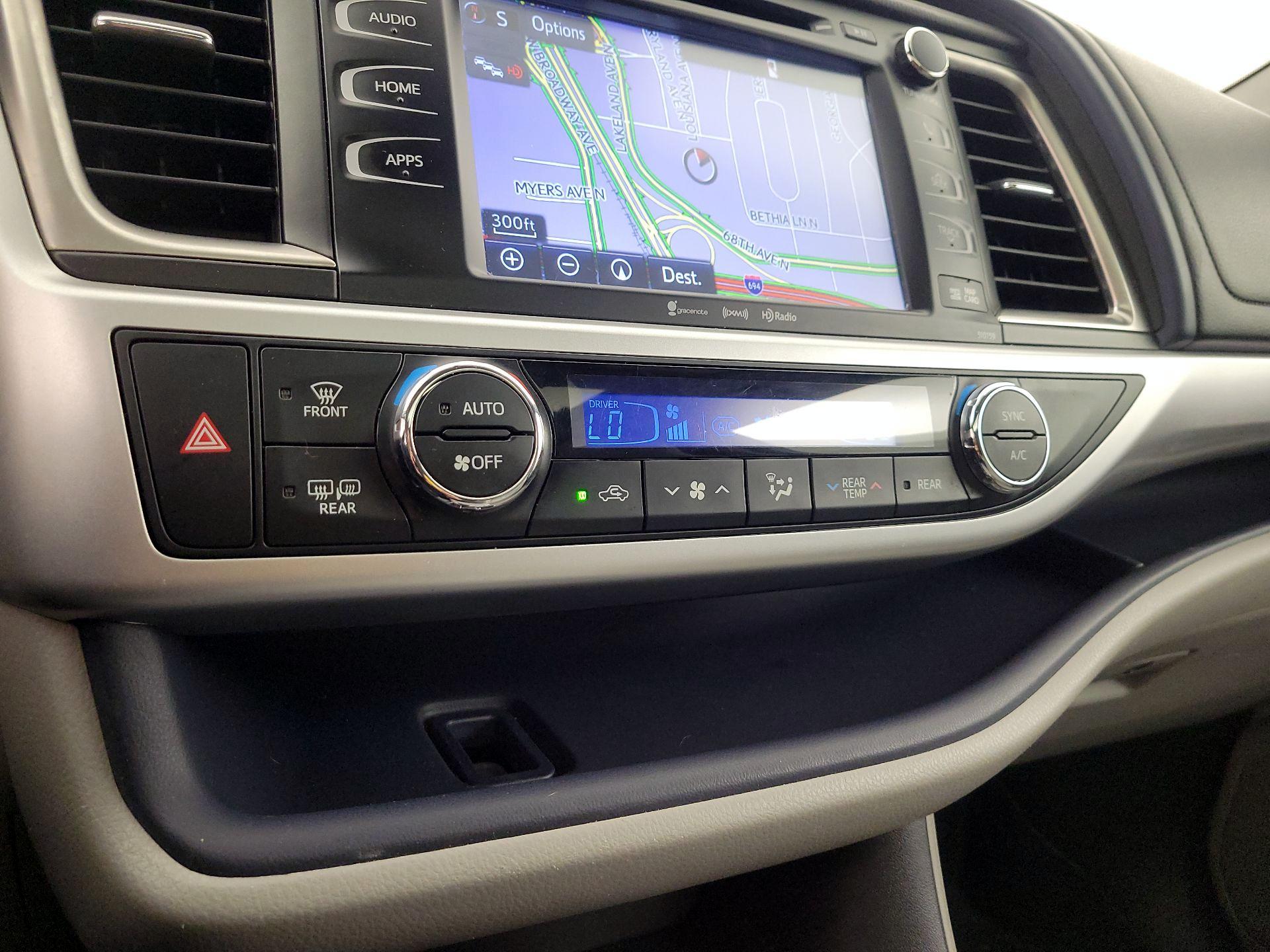 Thumbnail: 2016 Toyota Highlander - 17