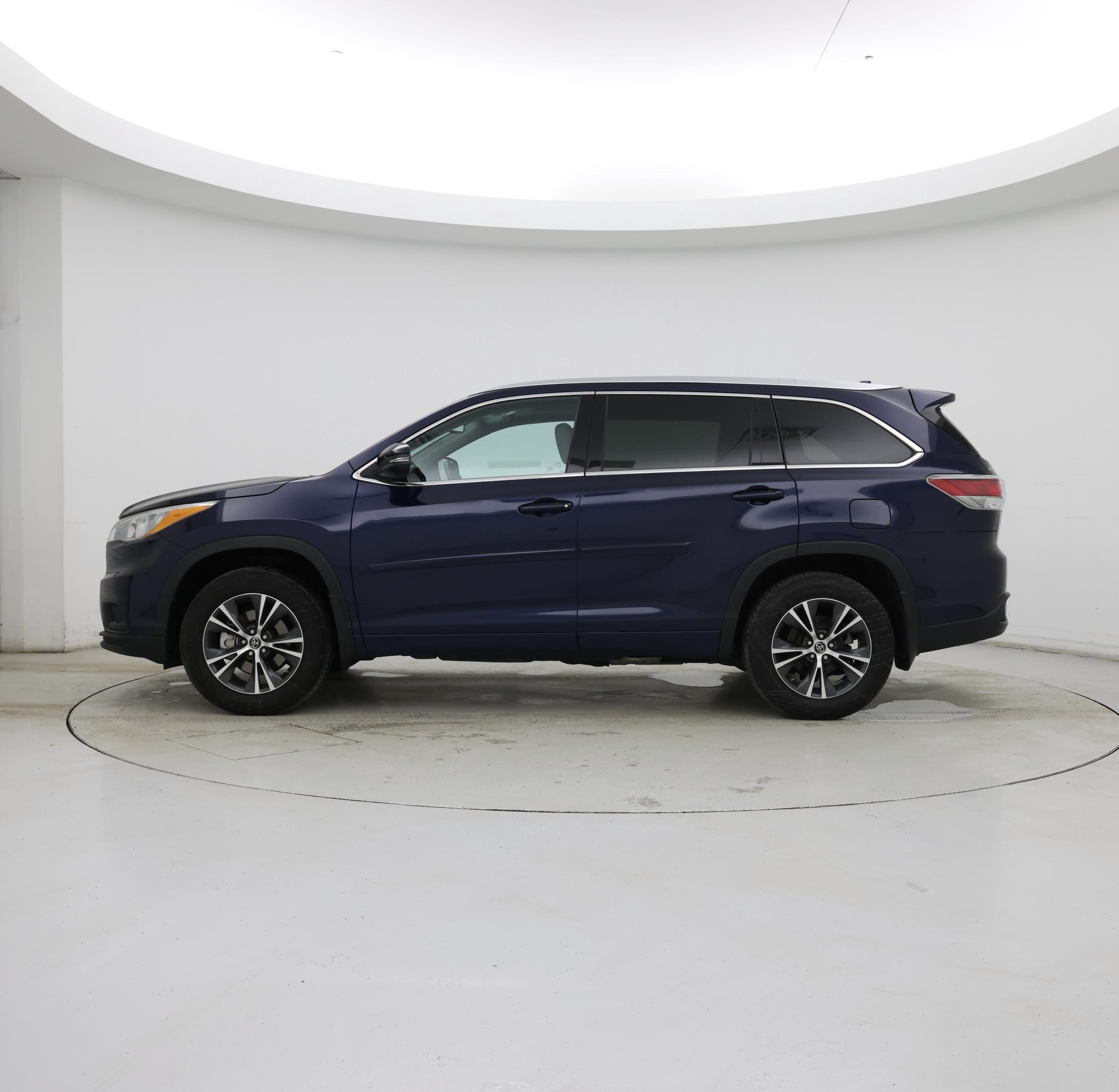 Thumbnail: 2016 Toyota Highlander - 3