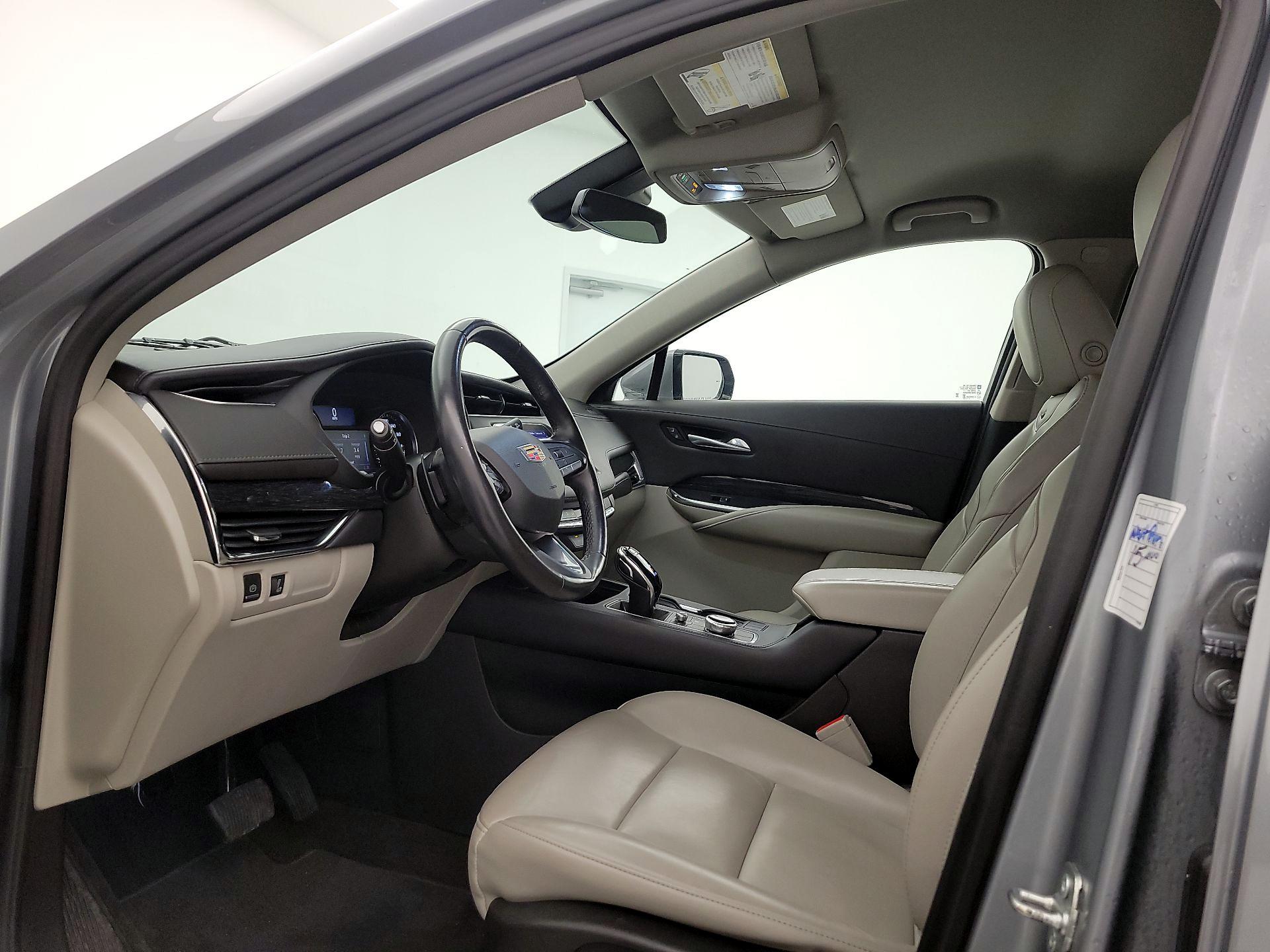 Thumbnail: 2023 Cadillac XT4 - 11