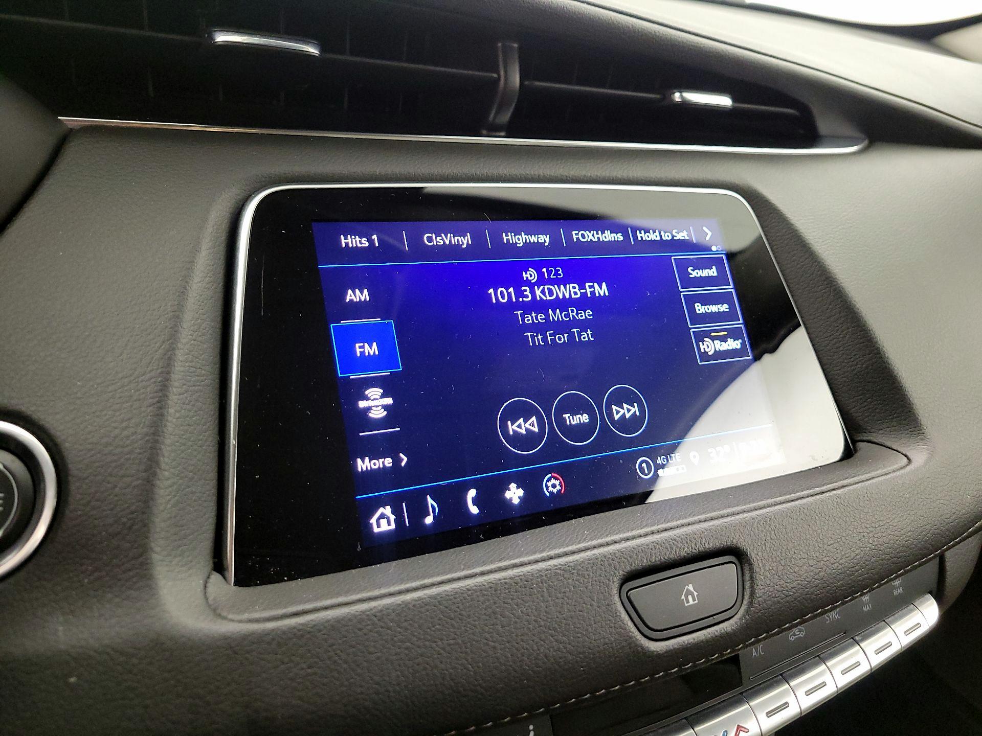 Thumbnail: 2023 Cadillac XT4 - 16