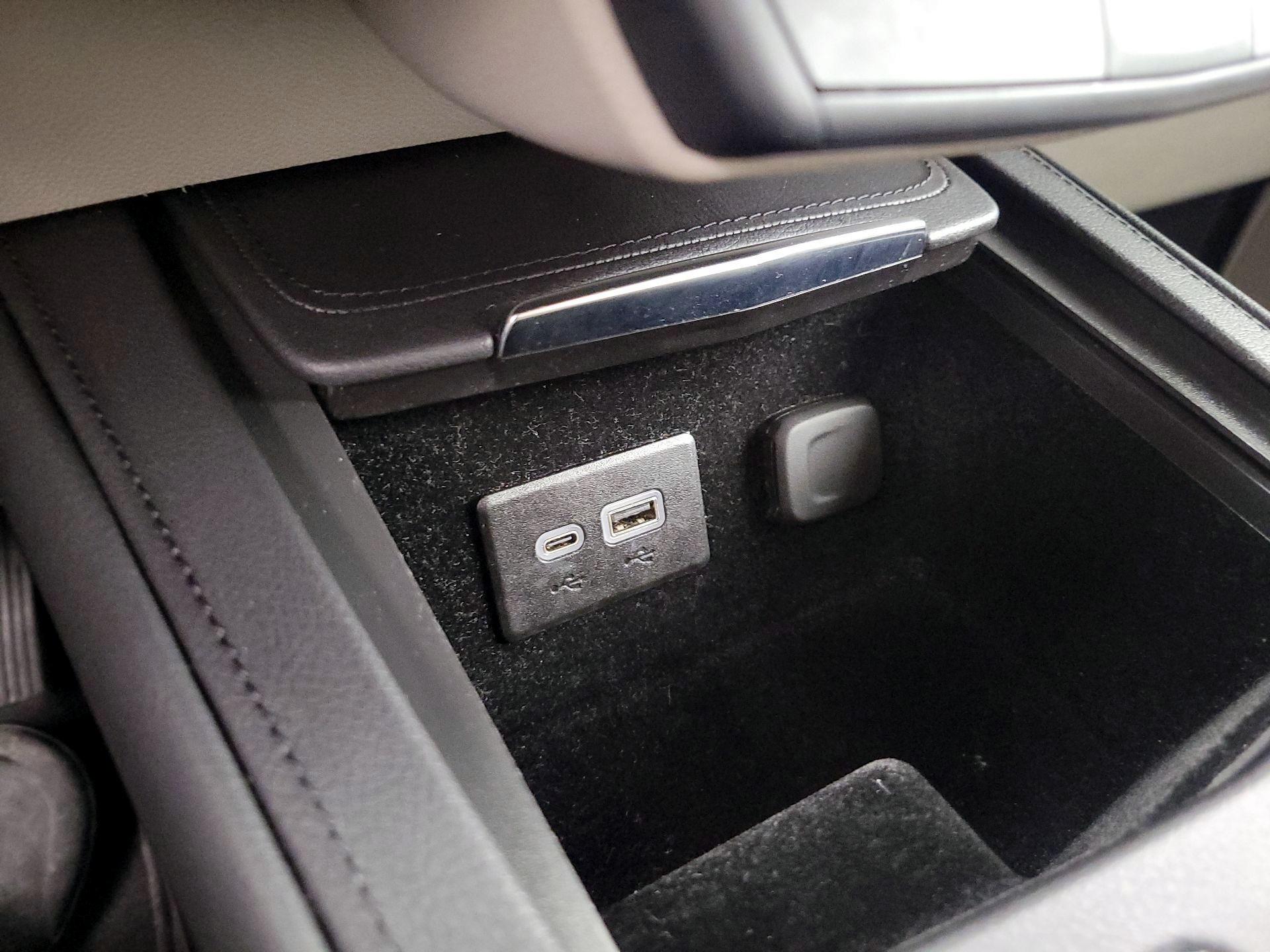 Thumbnail: 2023 Cadillac XT4 - 19