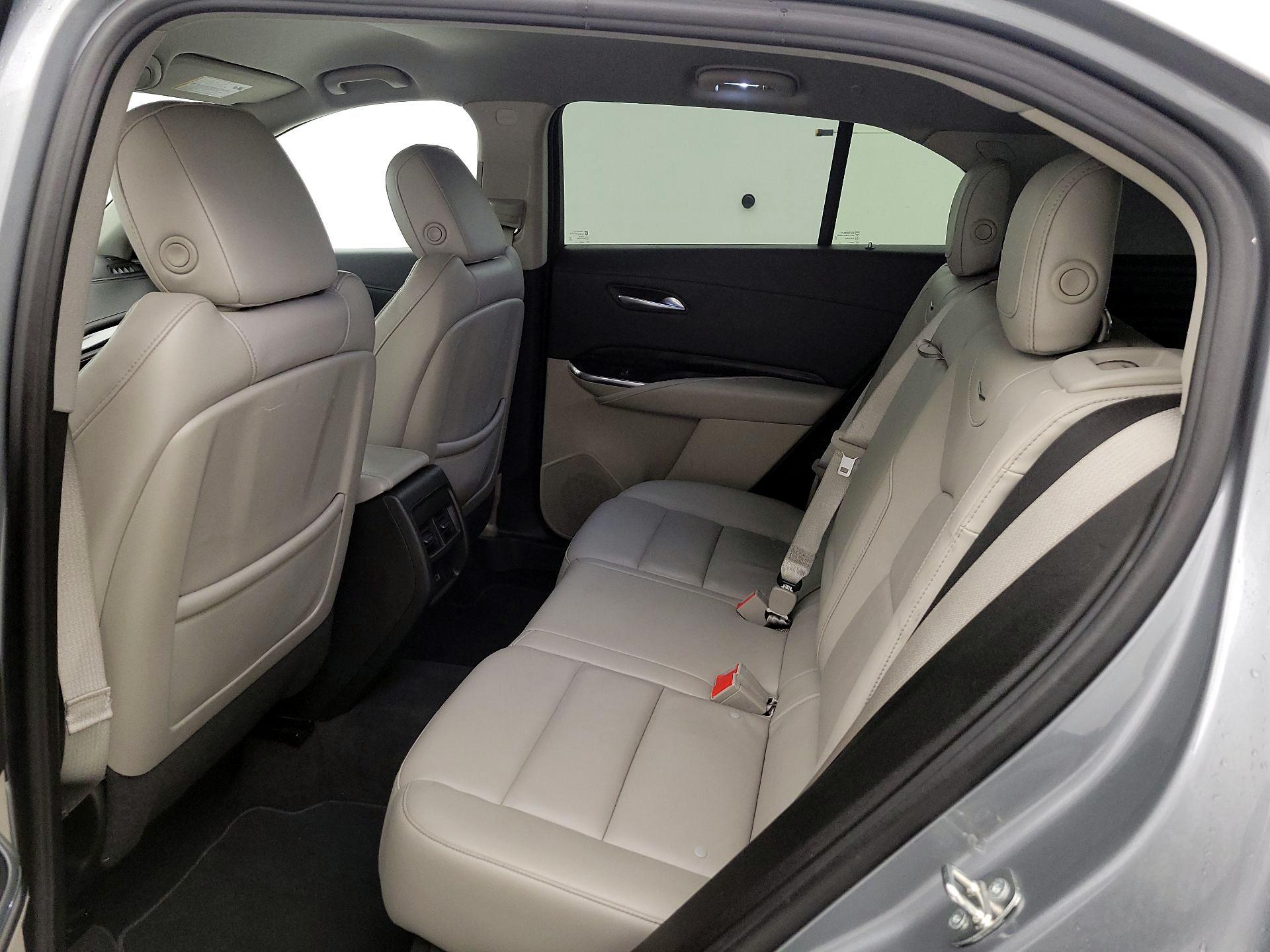 Thumbnail: 2023 Cadillac XT4 - 20