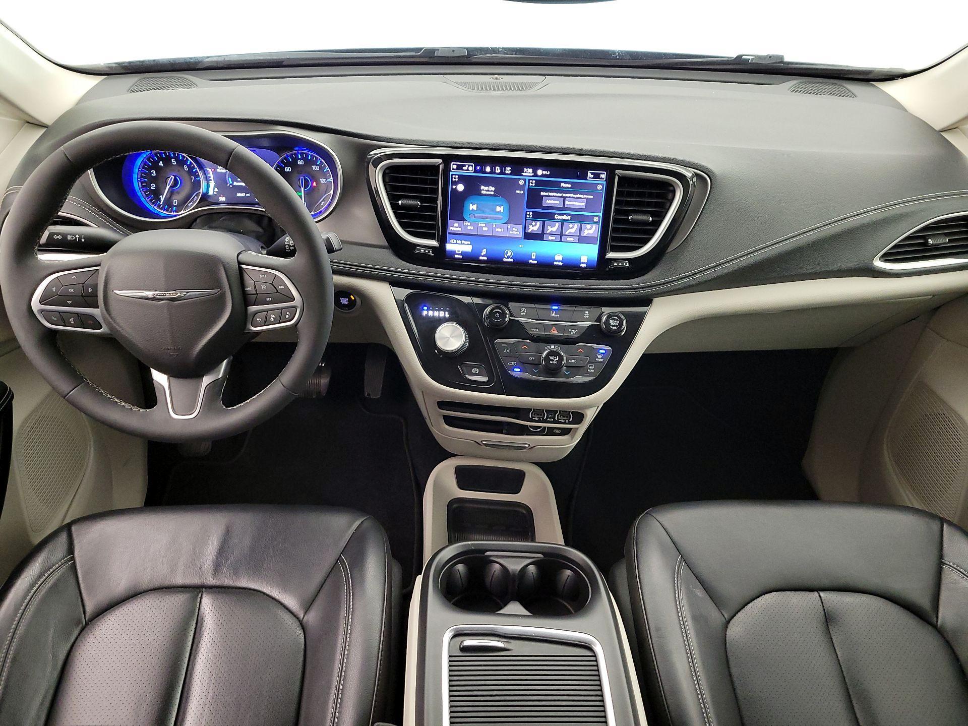 Thumbnail: 2022 Chrysler Pacifica - 9