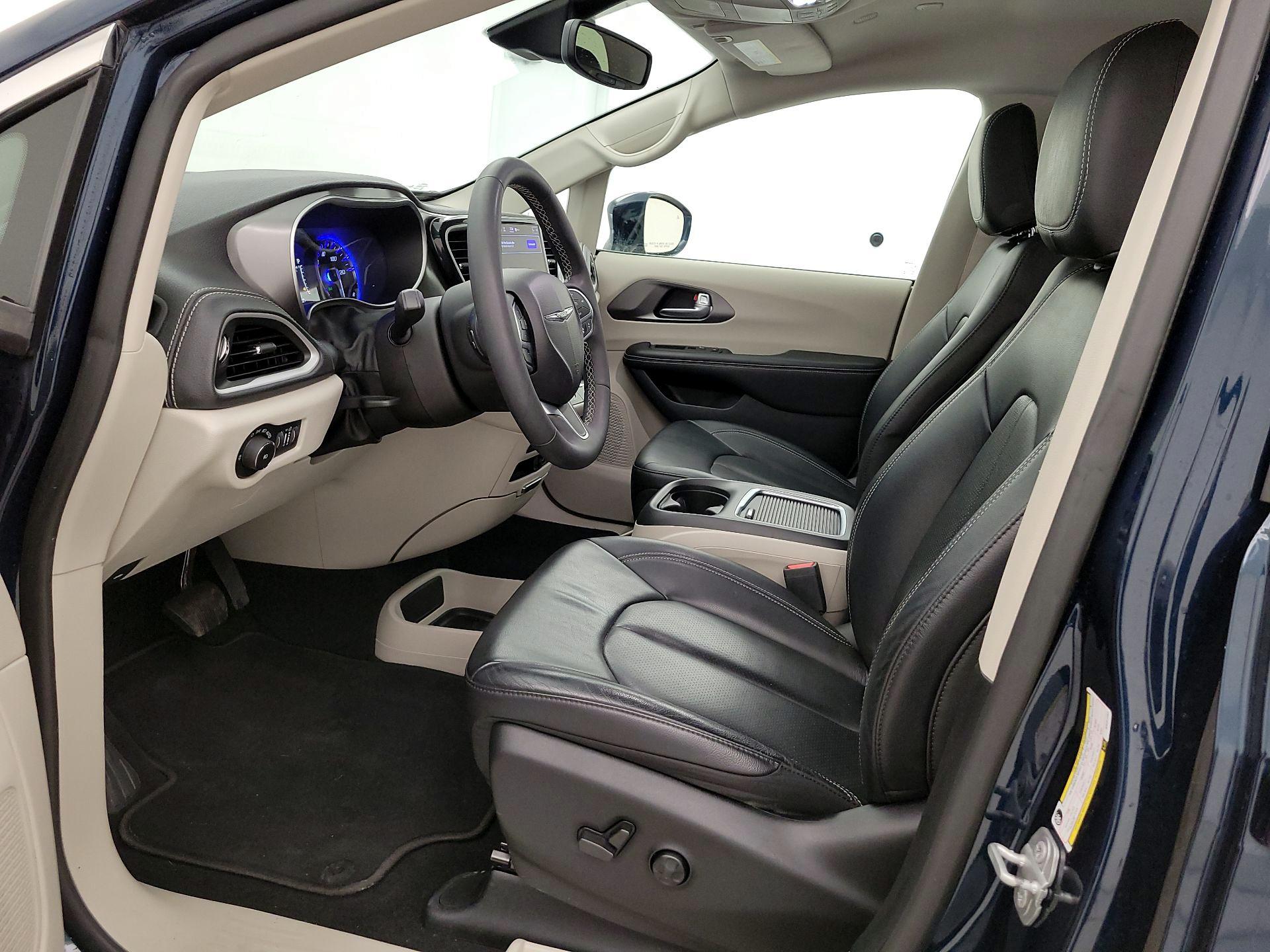 Thumbnail: 2022 Chrysler Pacifica - 11