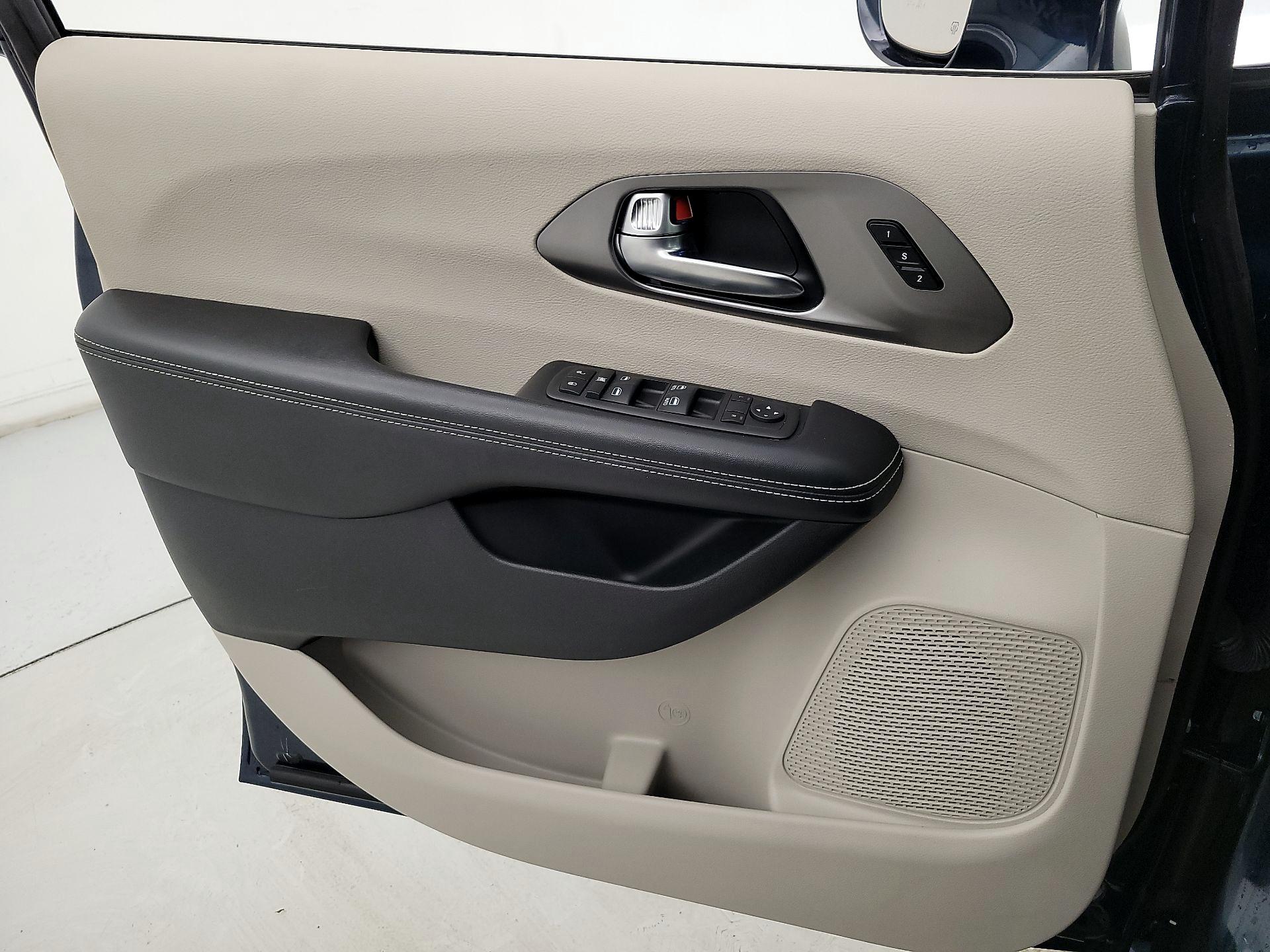 Thumbnail: 2022 Chrysler Pacifica - 12