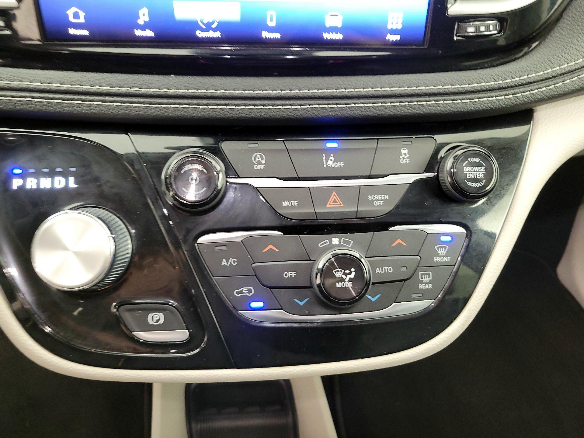 Thumbnail: 2022 Chrysler Pacifica - 16