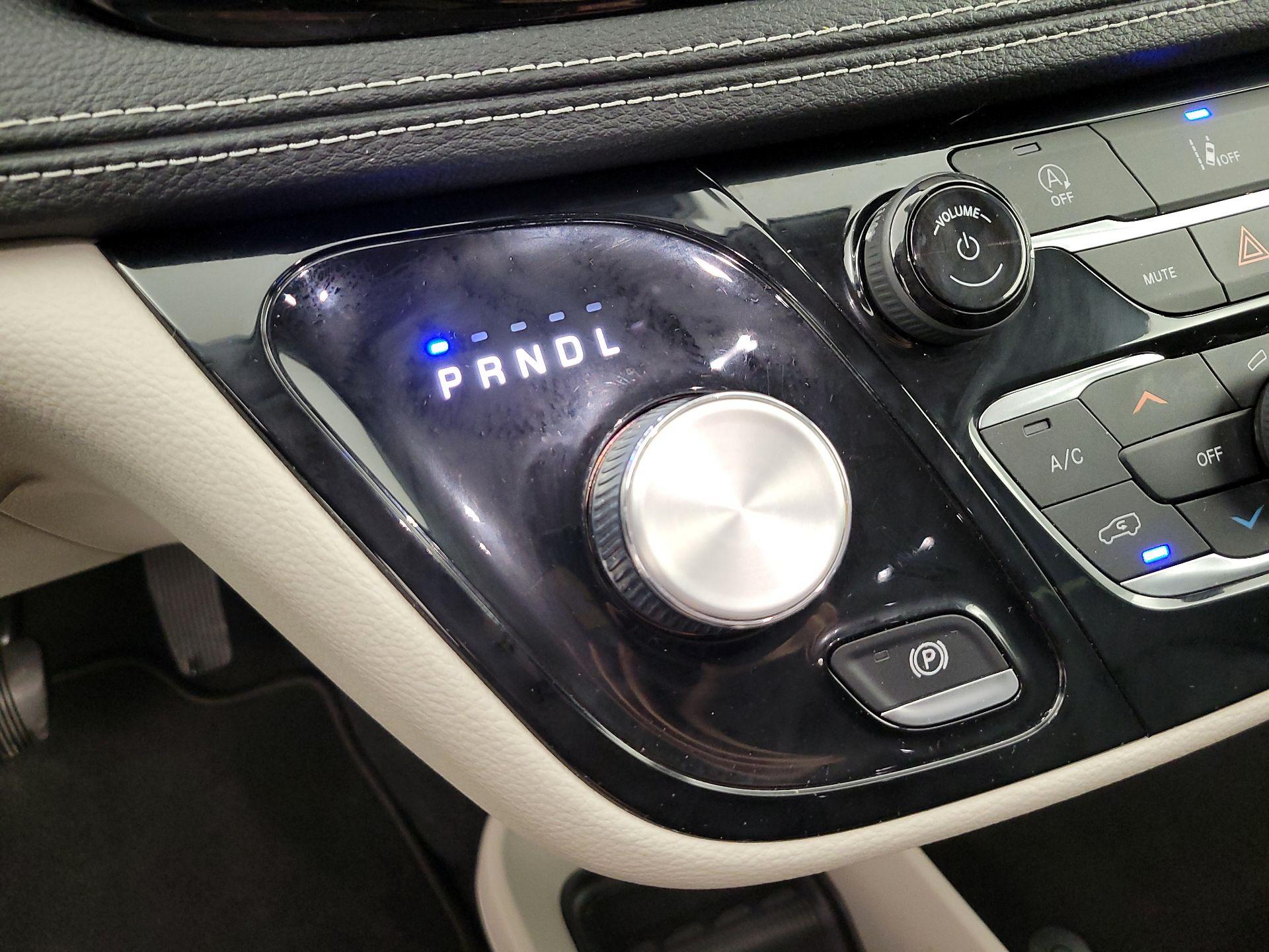 Thumbnail: 2022 Chrysler Pacifica - 17