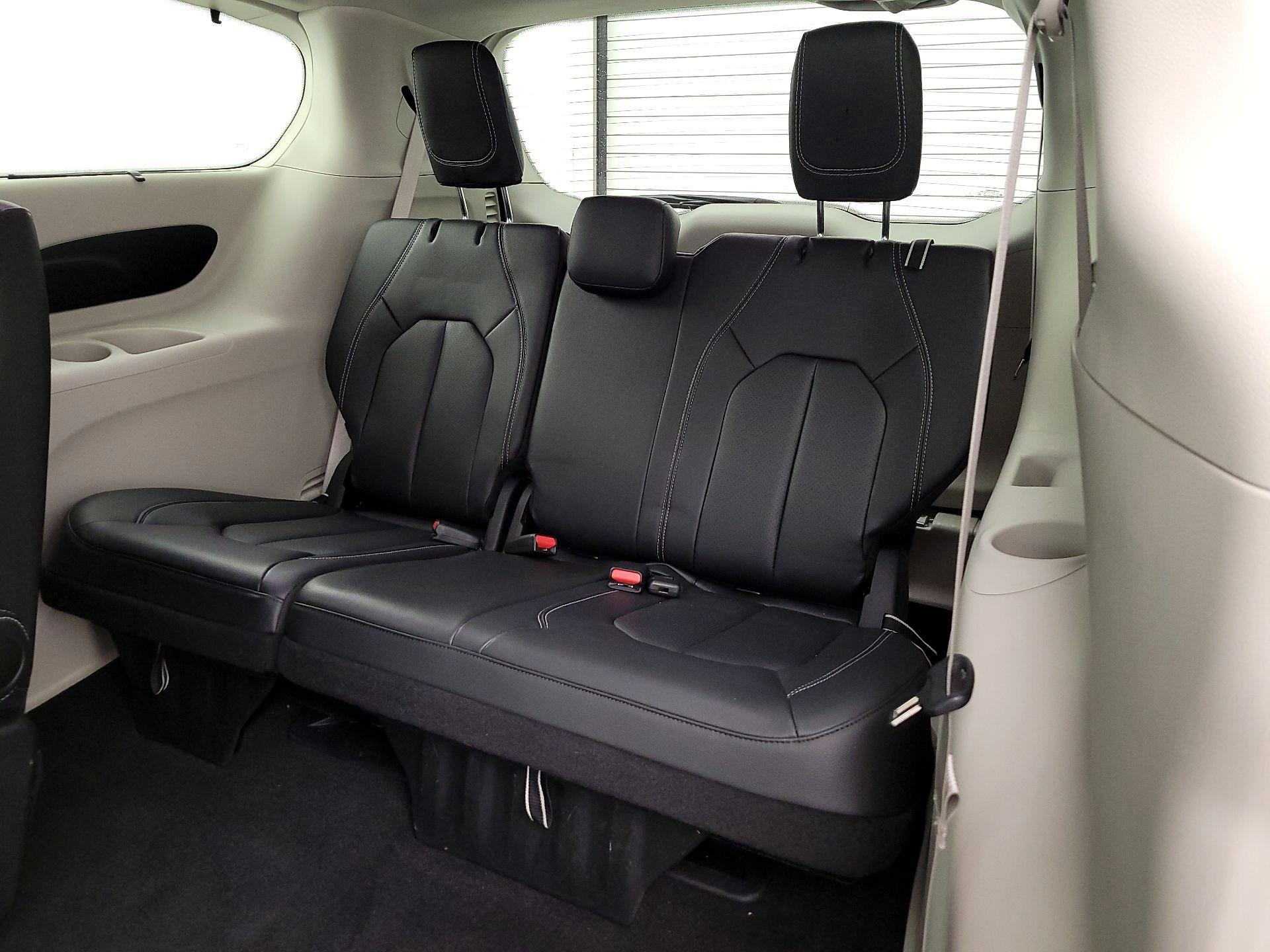 Thumbnail: 2022 Chrysler Pacifica - 20