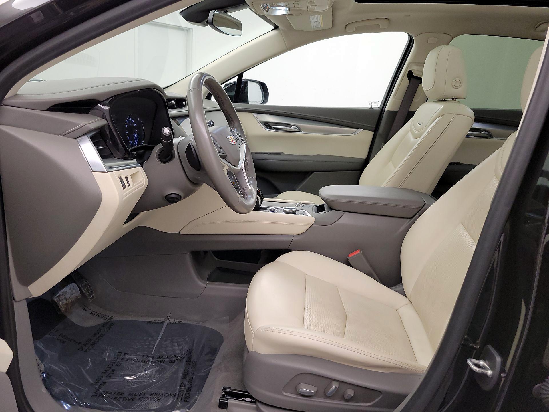 Thumbnail: 2022 Cadillac XT5 - 11