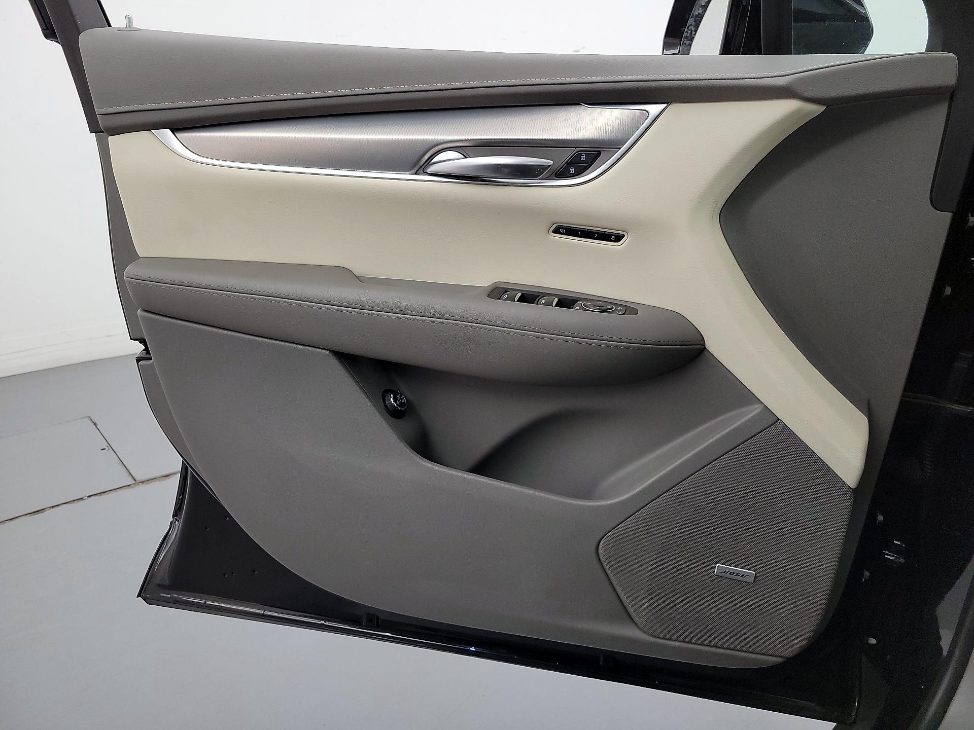 Thumbnail: 2022 Cadillac XT5 - 12