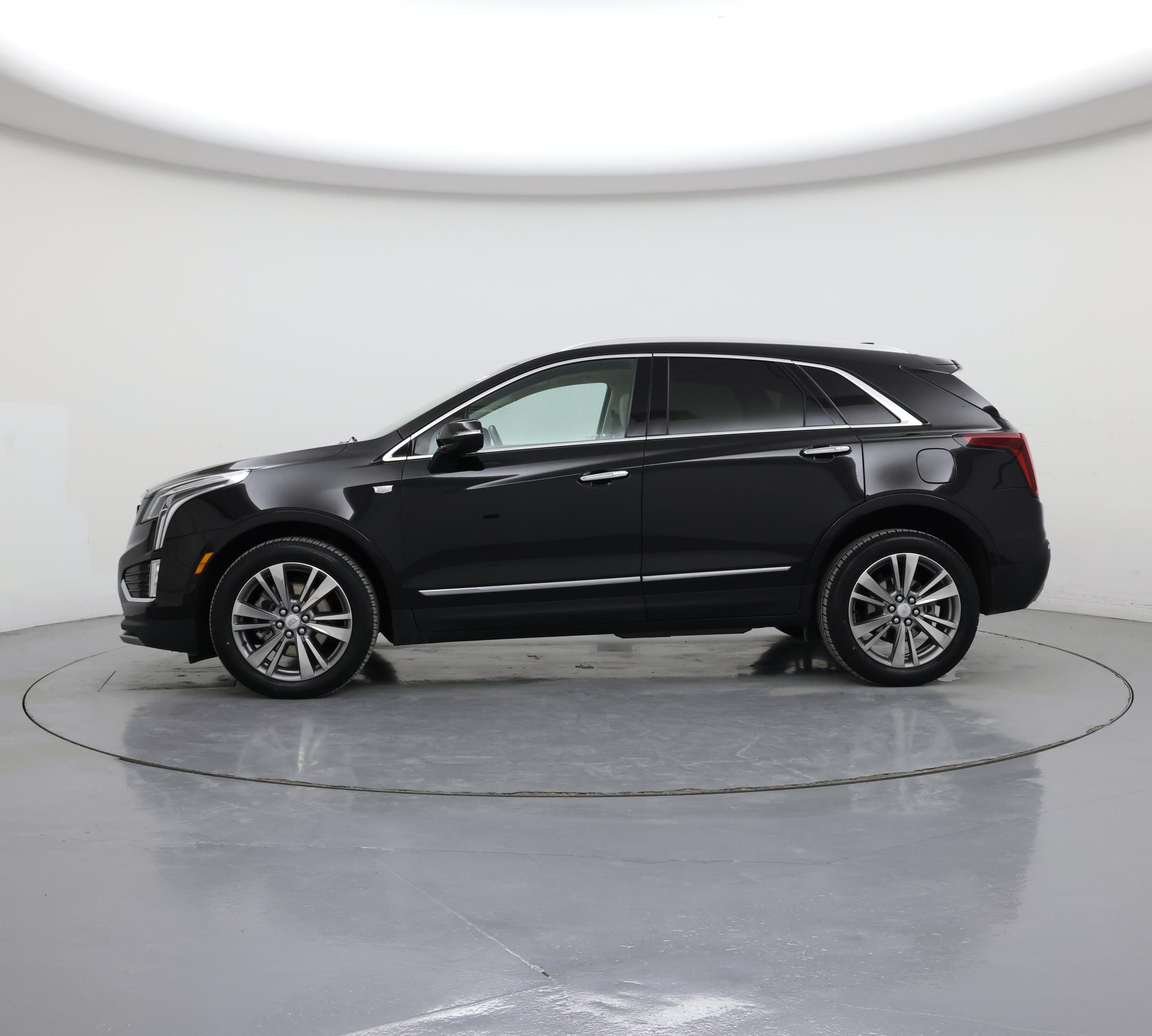 Thumbnail: 2022 Cadillac XT5 - 3