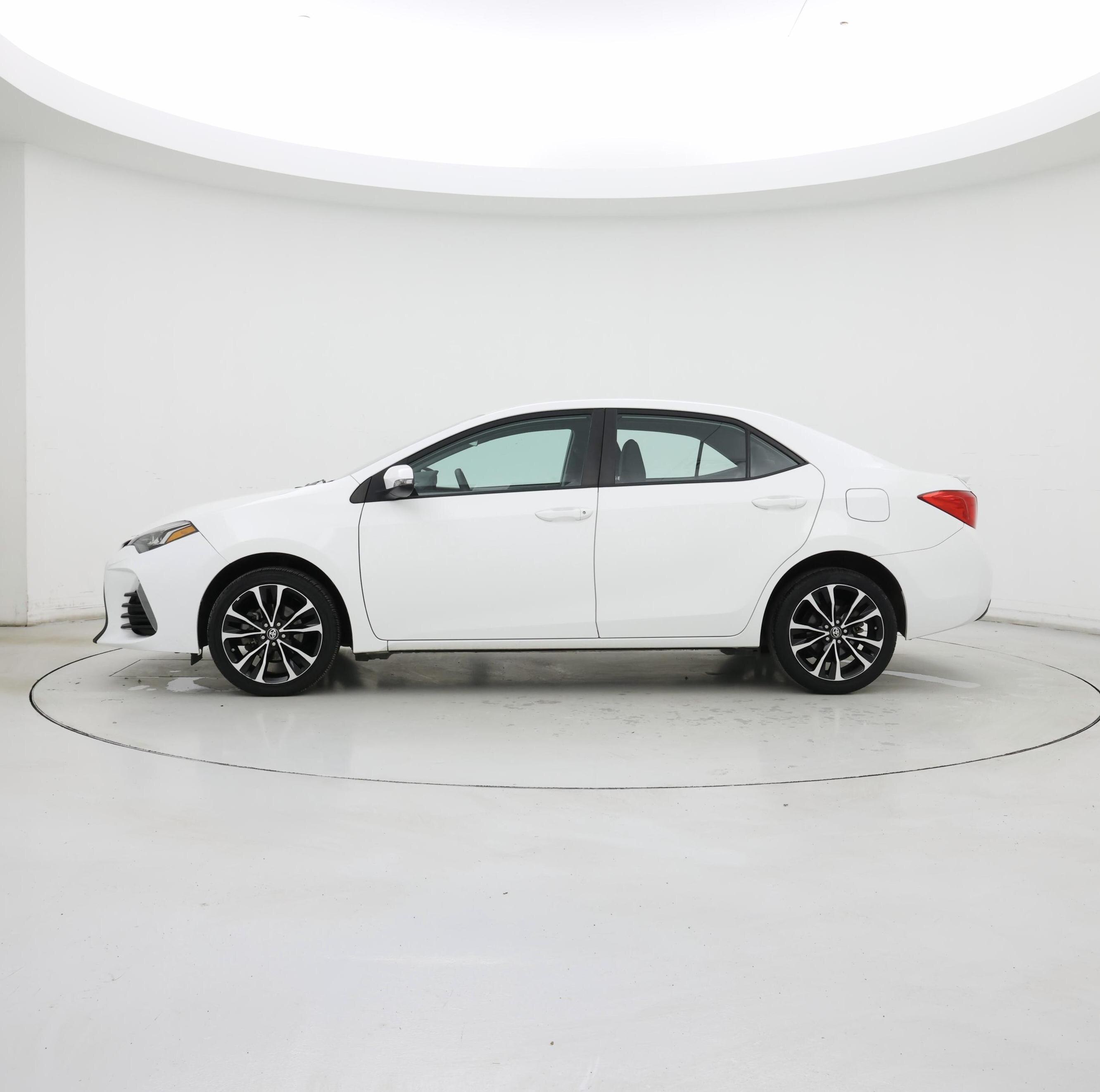 Thumbnail: 2018 Toyota Corolla - 3