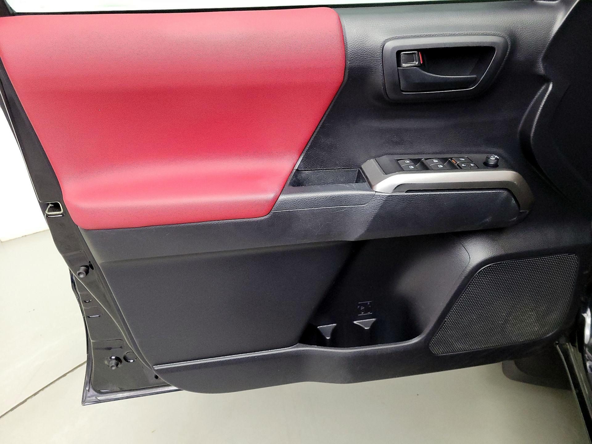 Thumbnail: 2019 Toyota Tacoma - 12