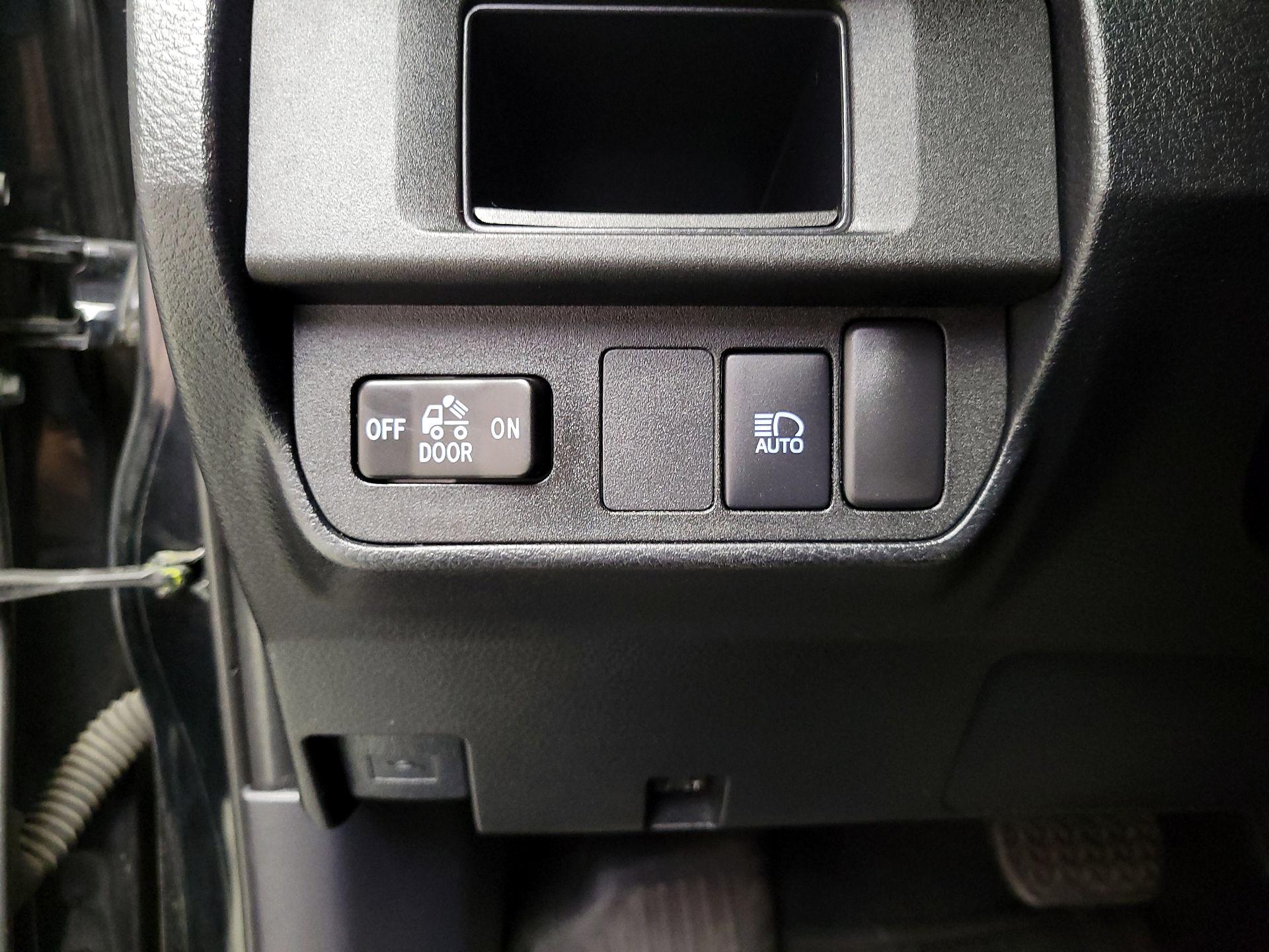 Thumbnail: 2019 Toyota Tacoma - 13