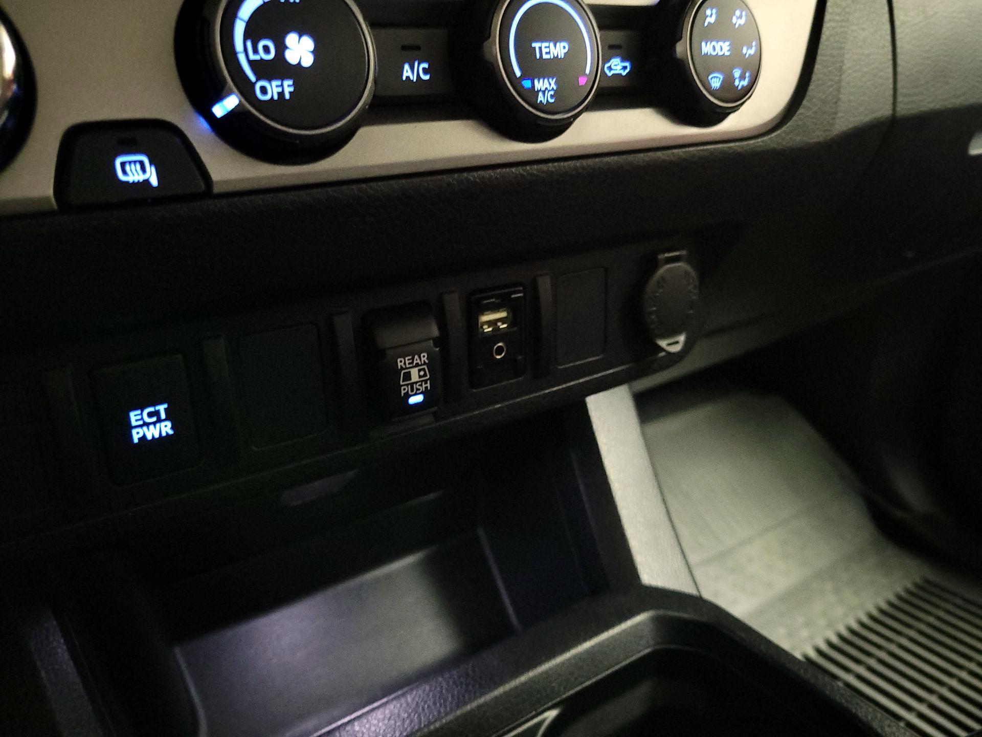 Thumbnail: 2019 Toyota Tacoma - 18