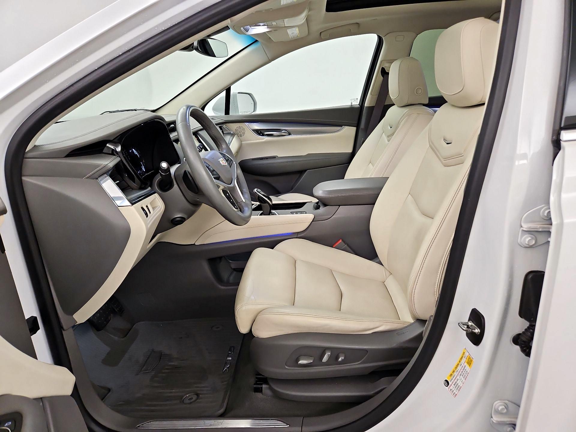 Thumbnail: 2017 Cadillac XT5 - 11