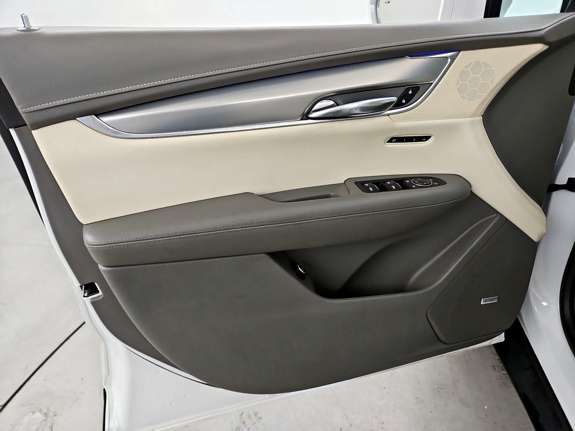 Thumbnail: 2017 Cadillac XT5 - 12