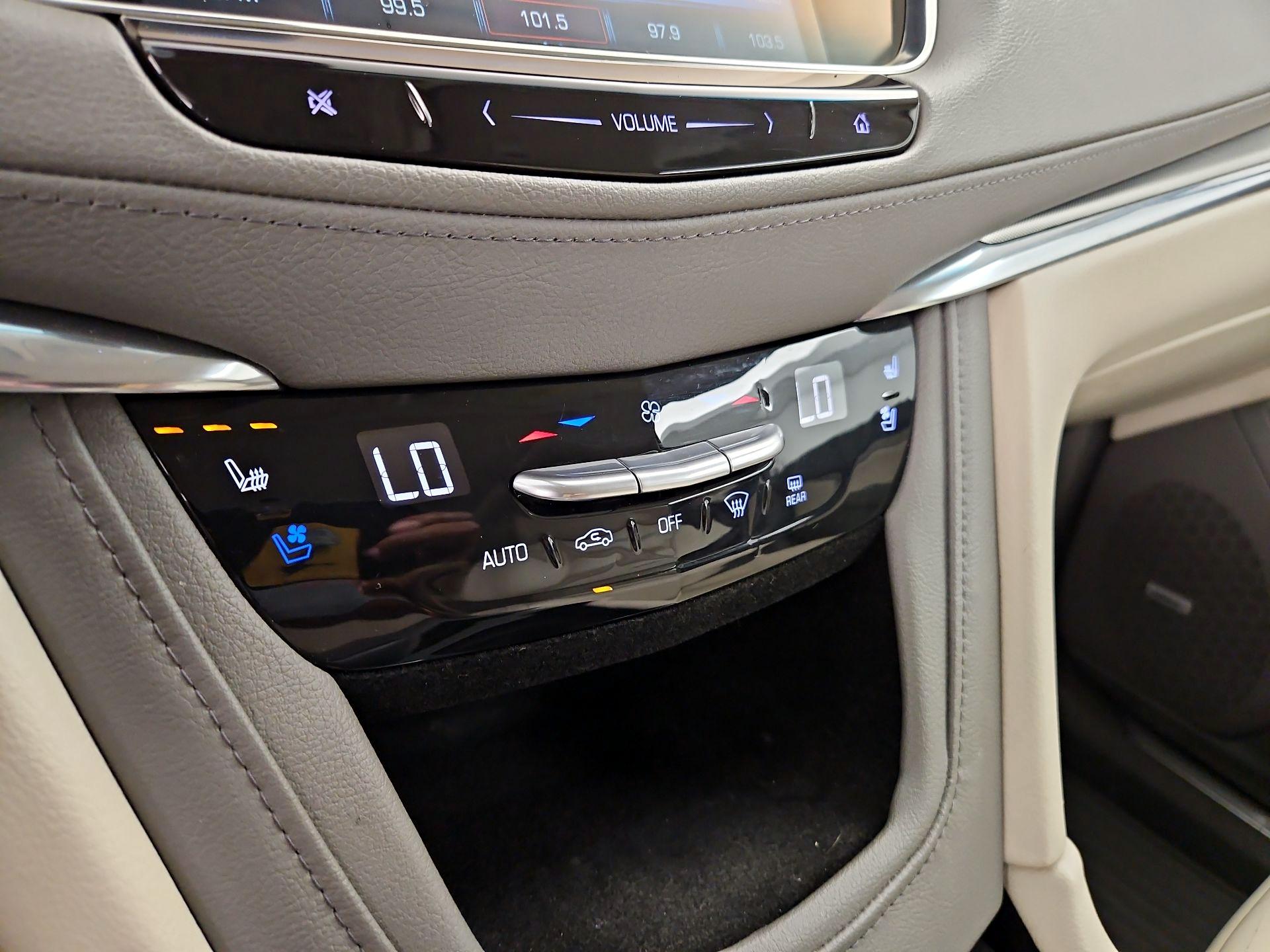 Thumbnail: 2017 Cadillac XT5 - 16
