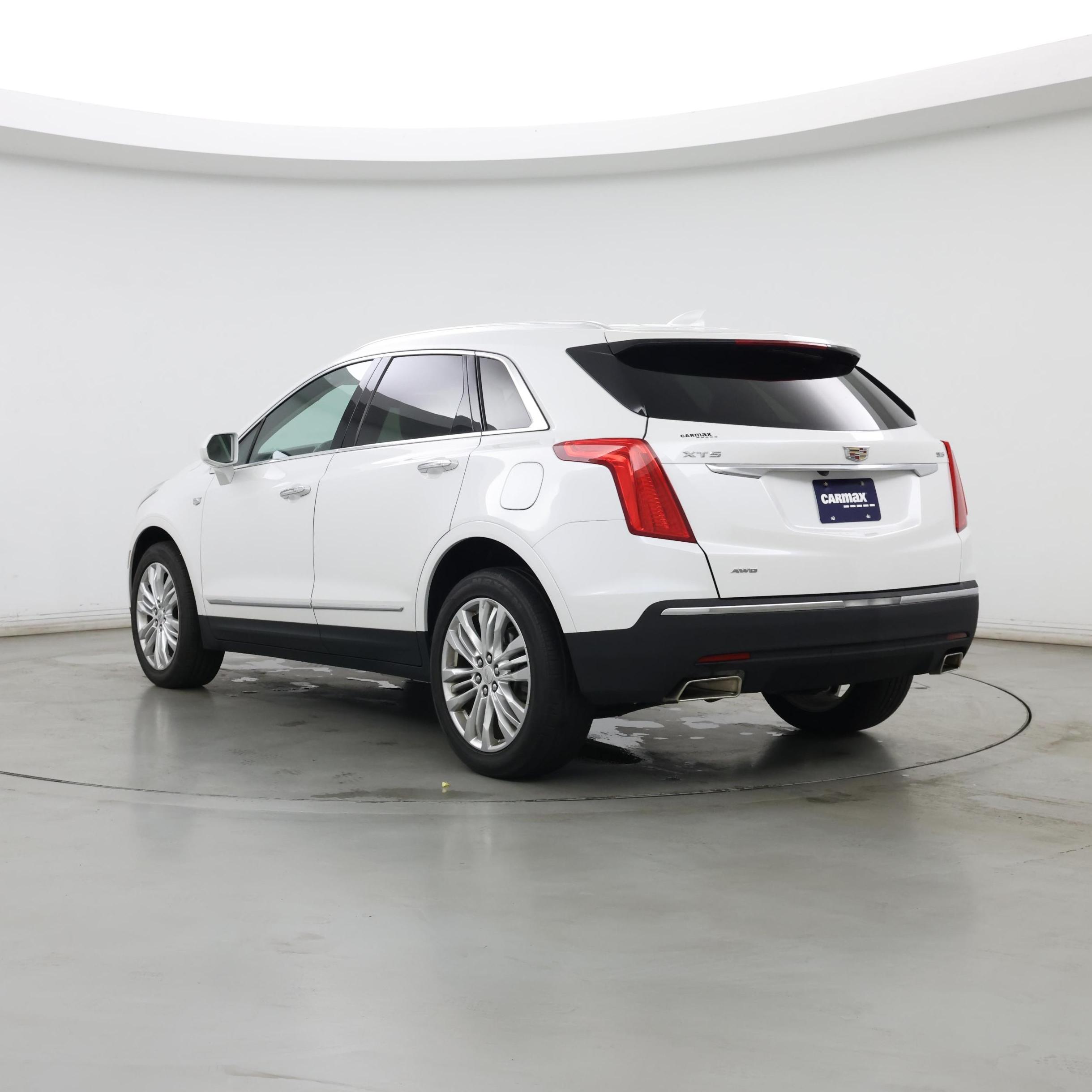 Thumbnail: 2017 Cadillac XT5 - 2