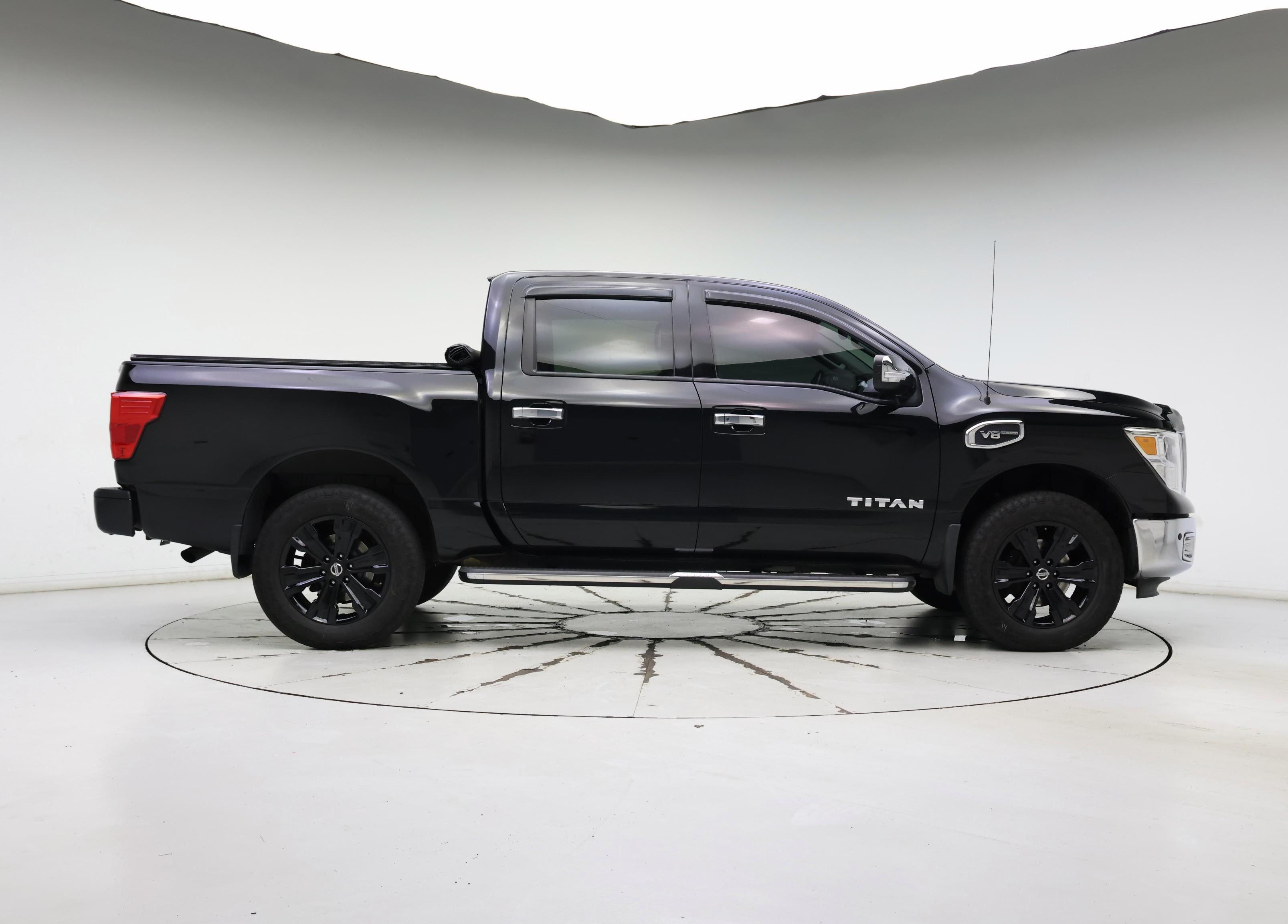 Thumbnail: 2017 Nissan Titan - 7