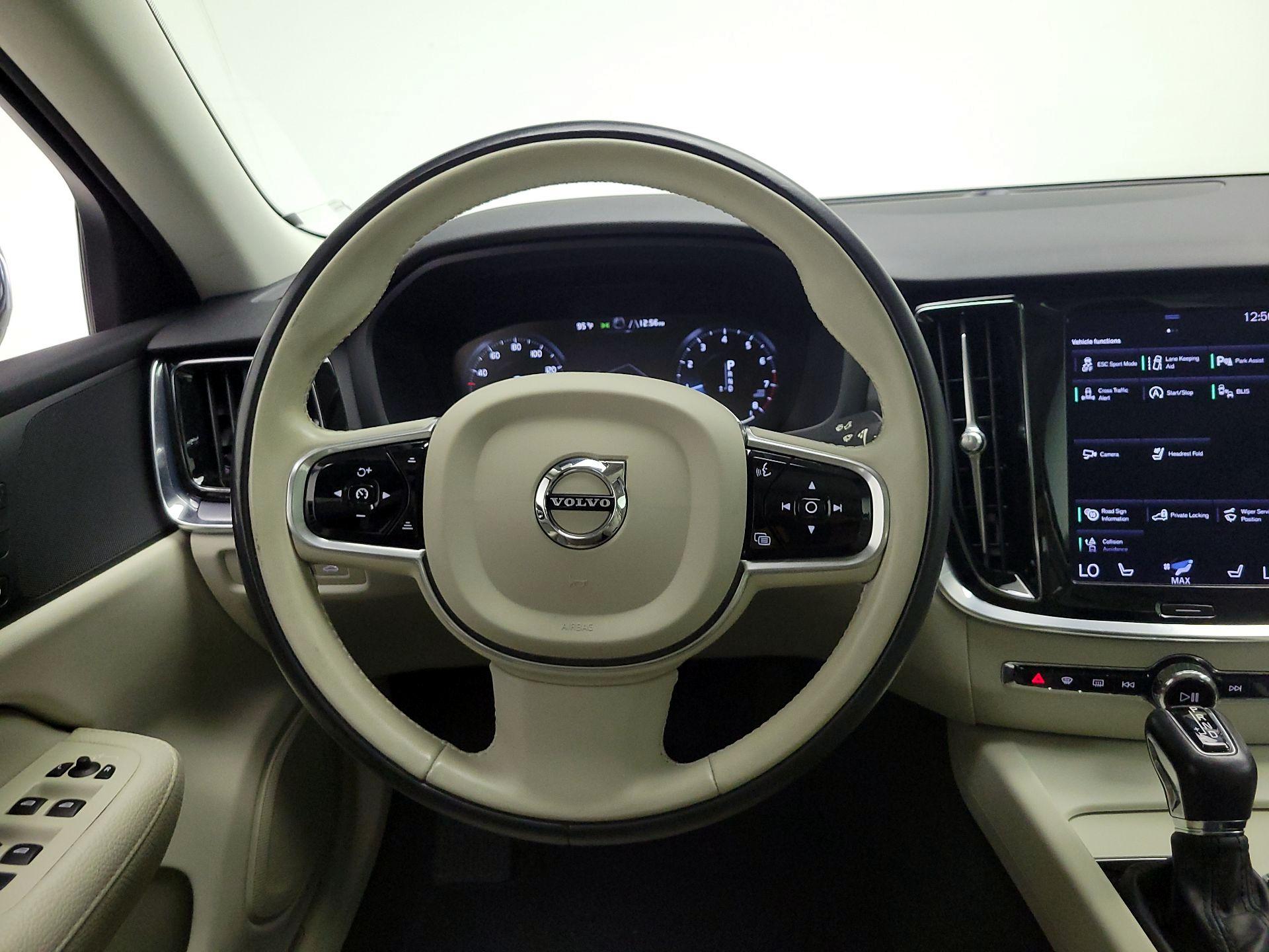 Thumbnail: 2020 Volvo S60 - 10