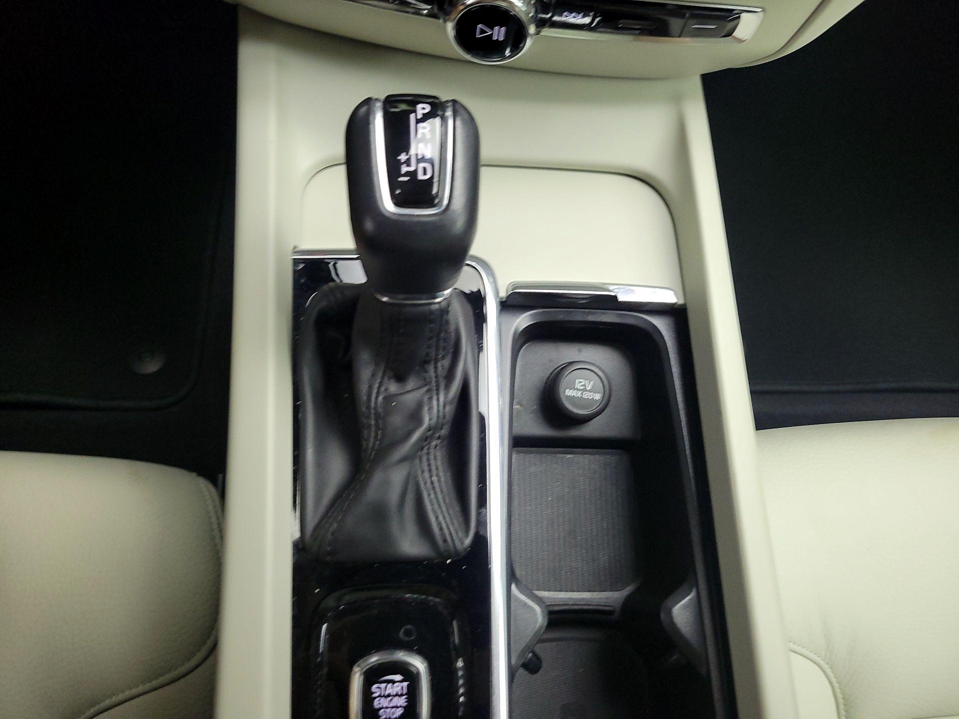 Thumbnail: 2020 Volvo S60 - 17