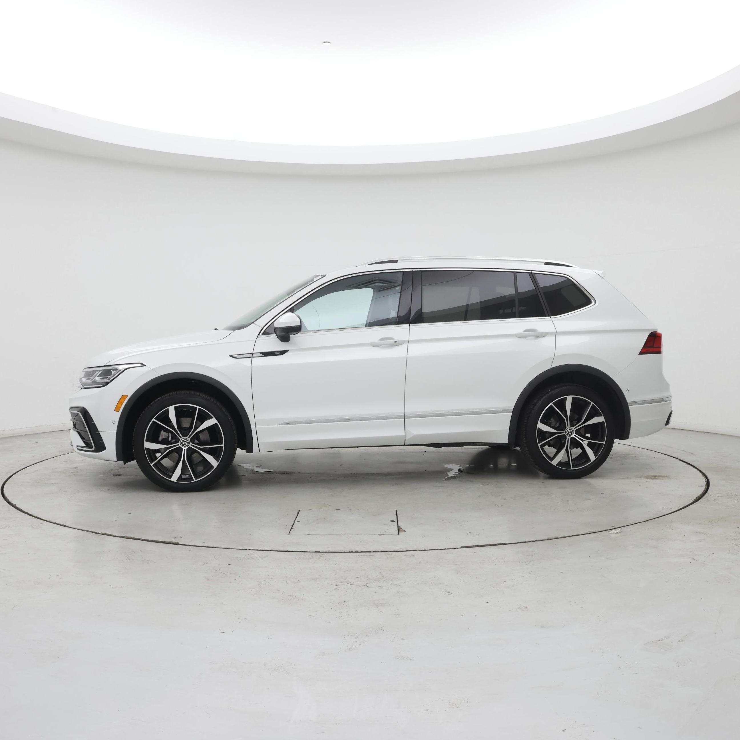 Thumbnail: 2024 Volkswagen Tiguan - 3